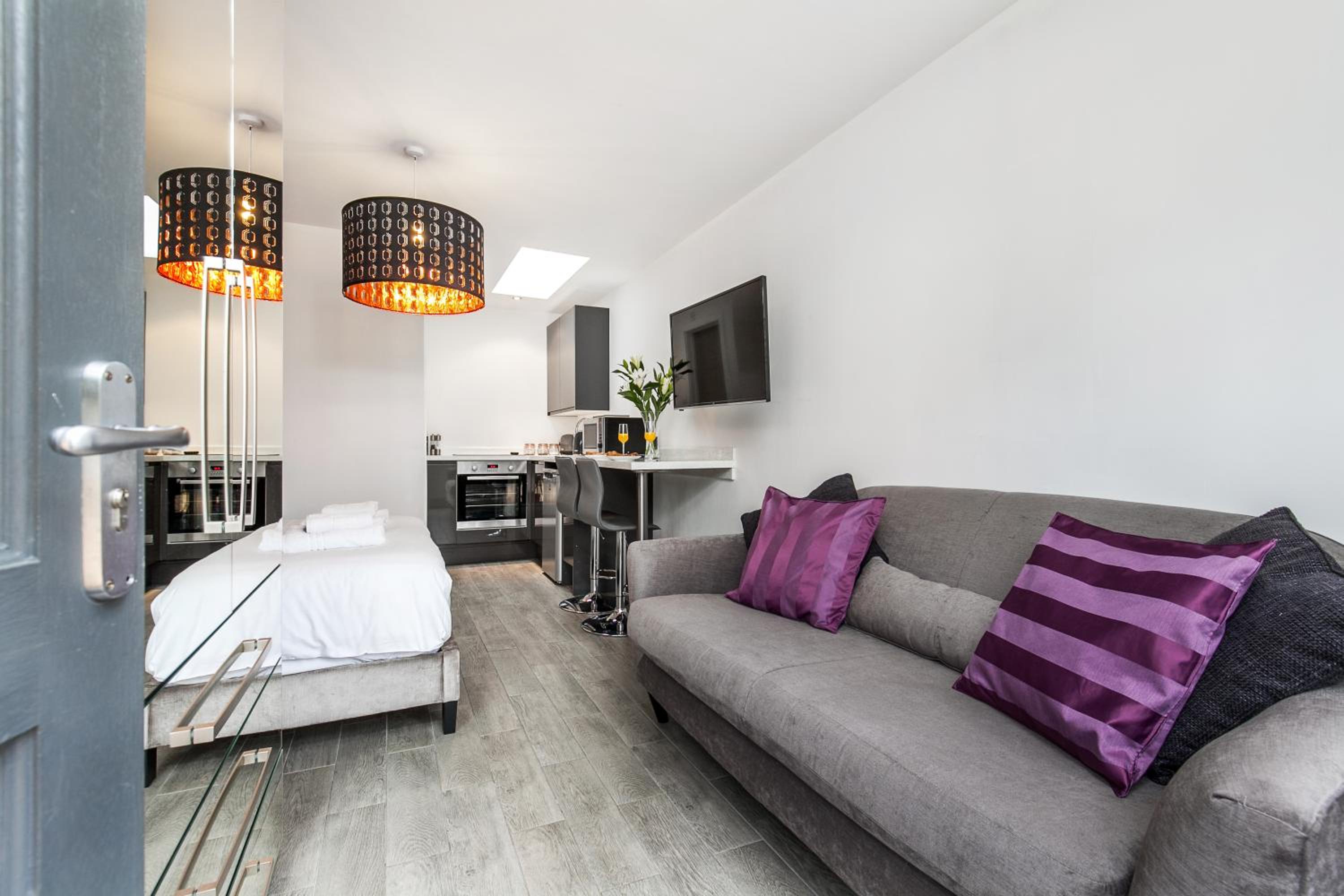 Studio Apartment photo 1