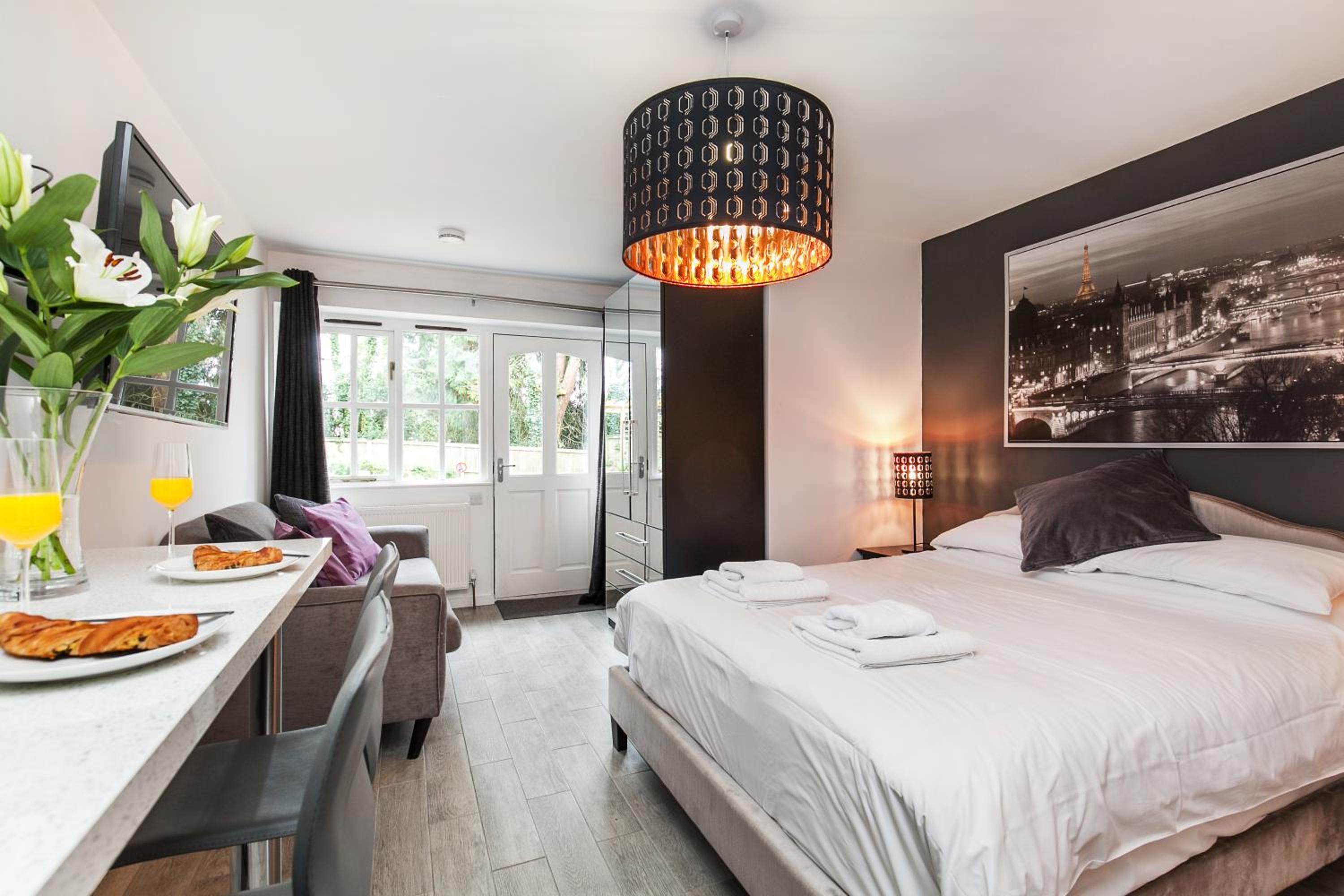 Studio Apartment photo 3