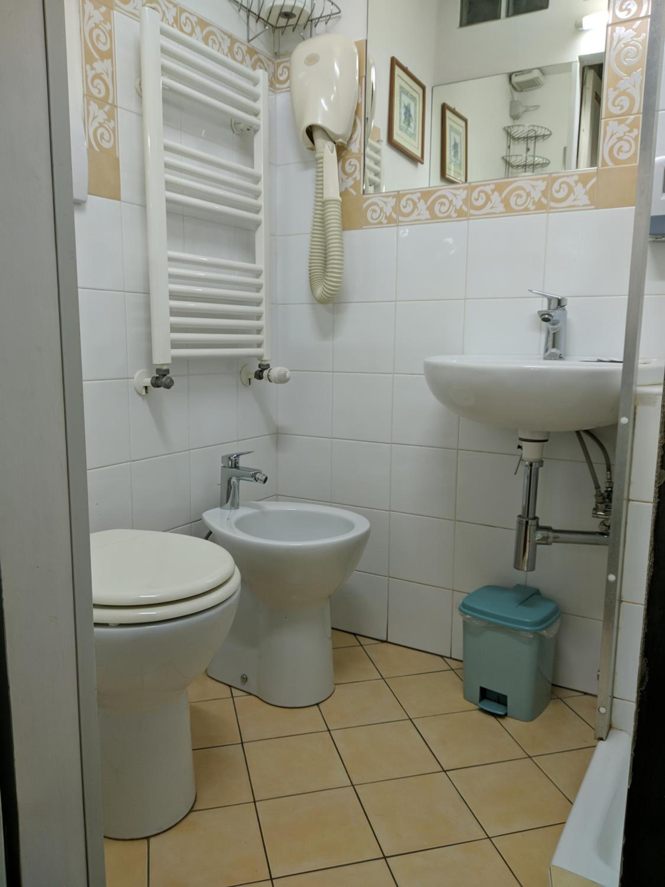 Standard Double Room - Photo 6