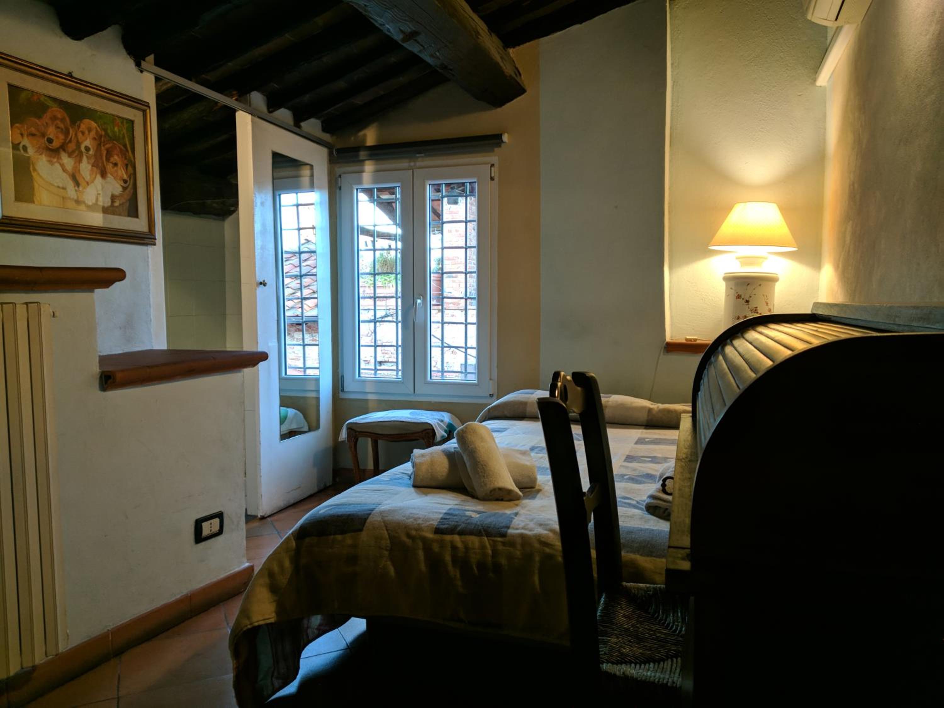 Attic - Photo 4