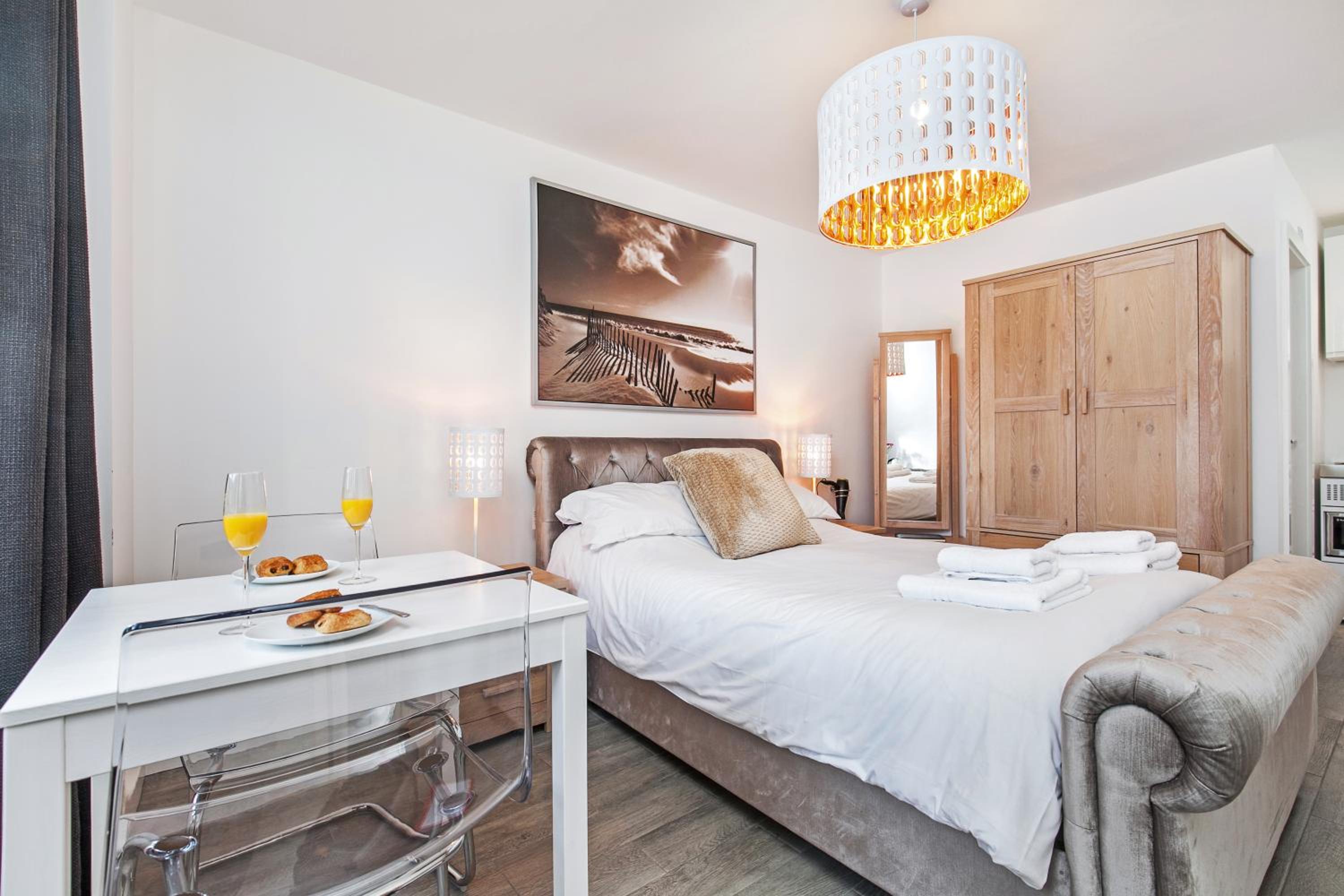 Studio Apartment photo 2
