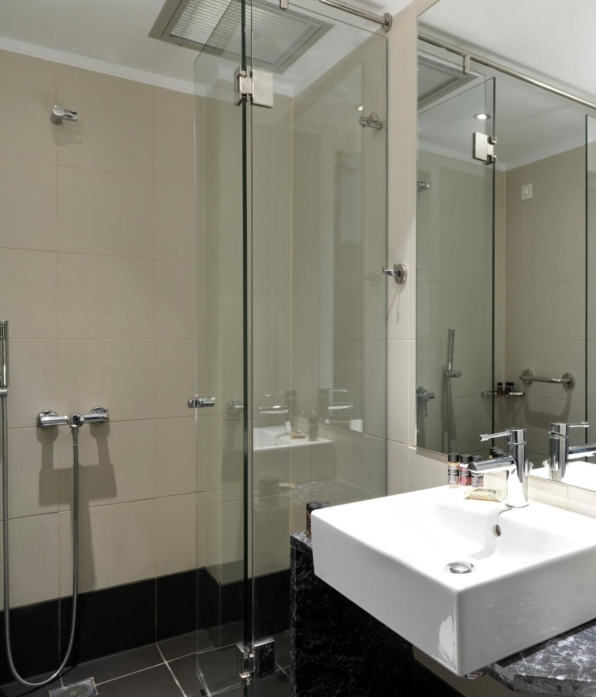 Standard Double or Twin Room photo 3