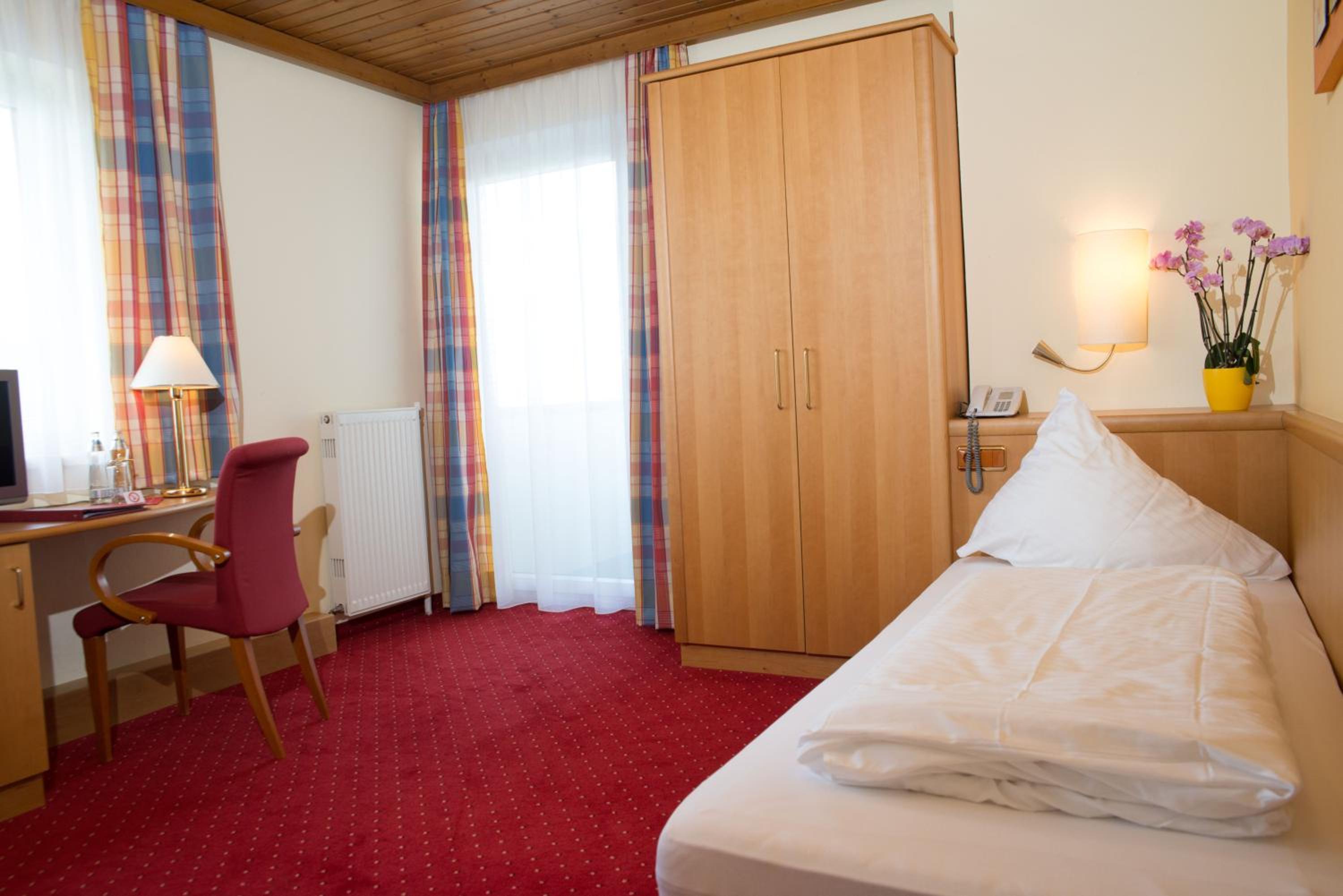 Single Room with Lake View
