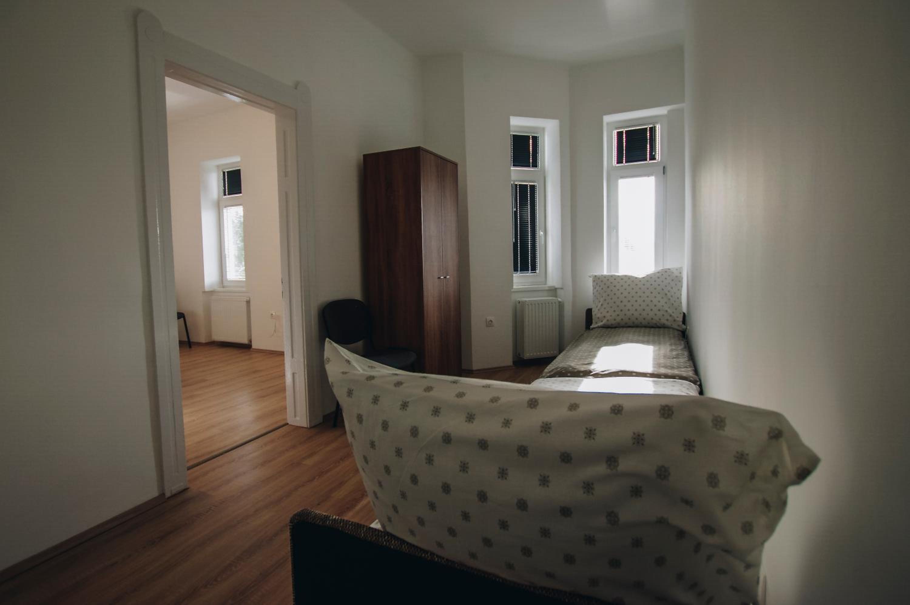 Twin Room with Shared Bathroom photo 2