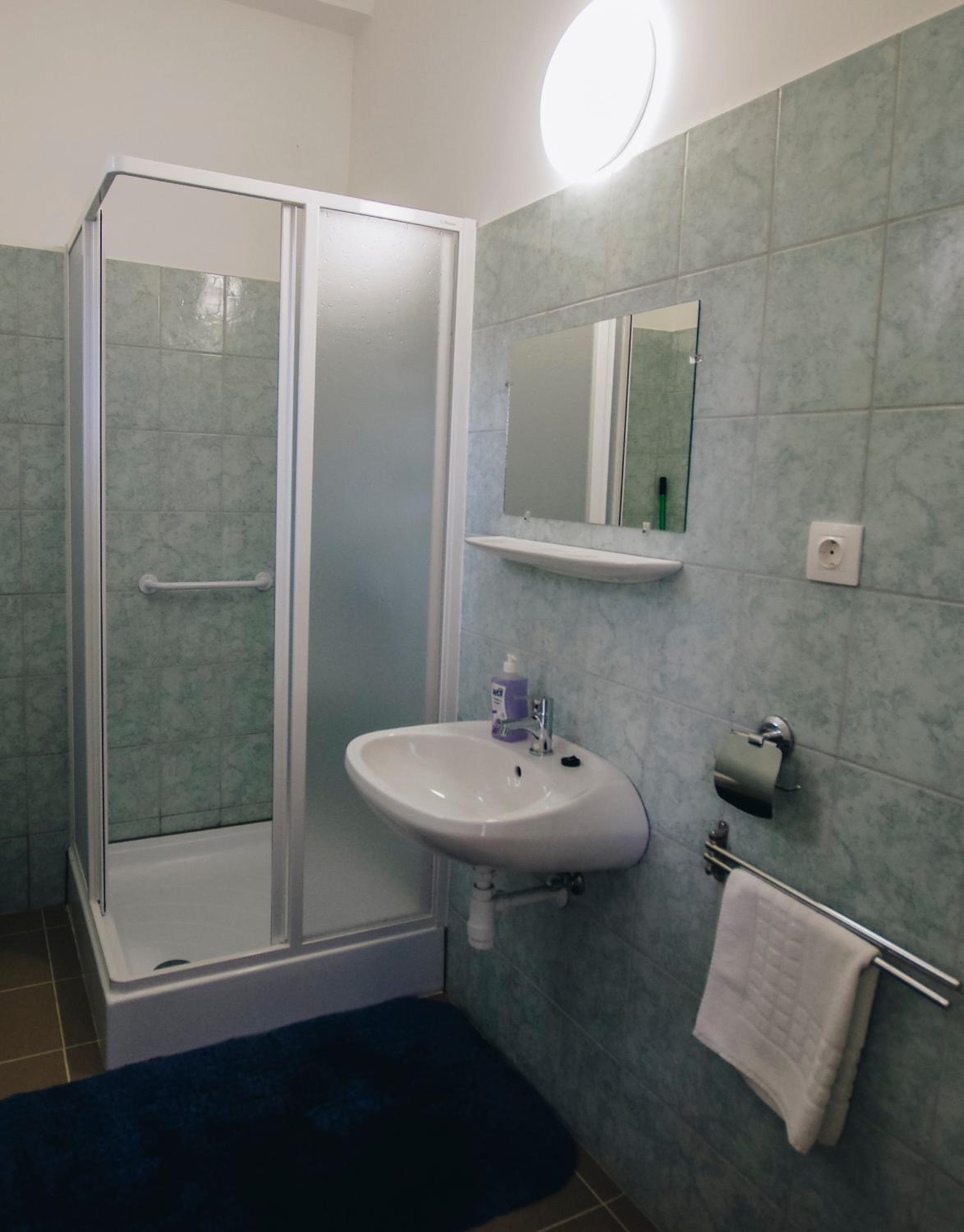 Double Room with Shared Bathroom photo 3