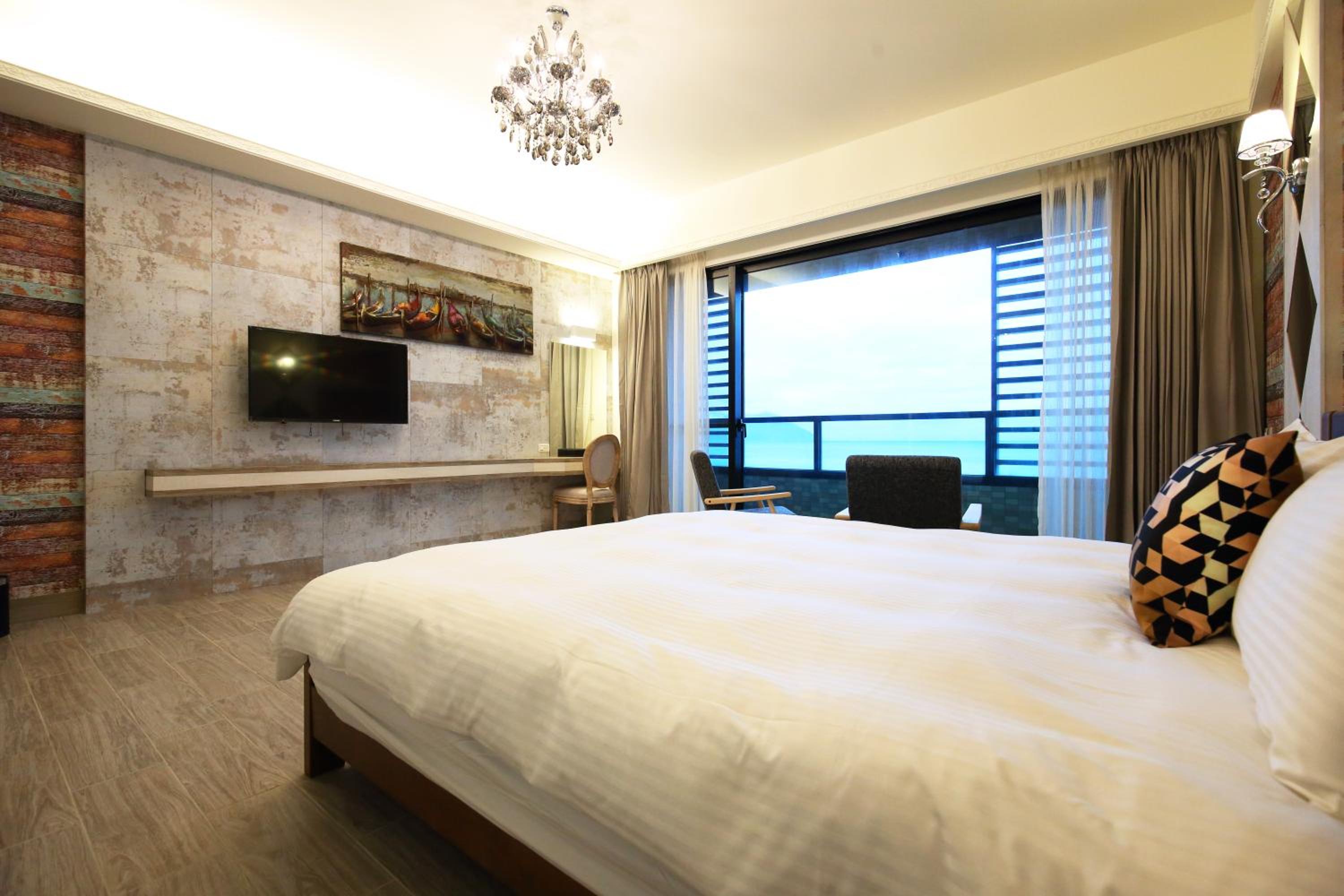 Sunrise Deluxe Double Room with Balcony and Sea View