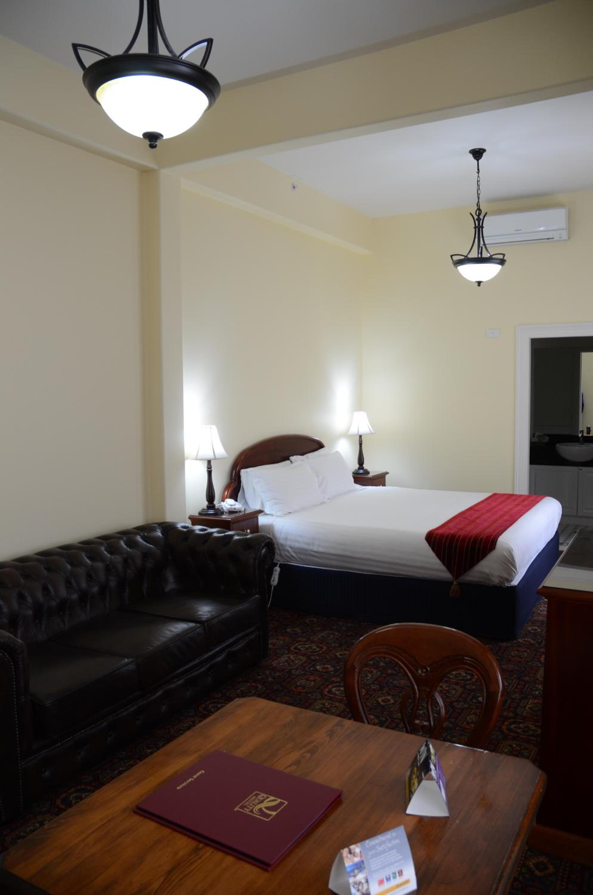 King Suite with Harbor View - Photo 3
