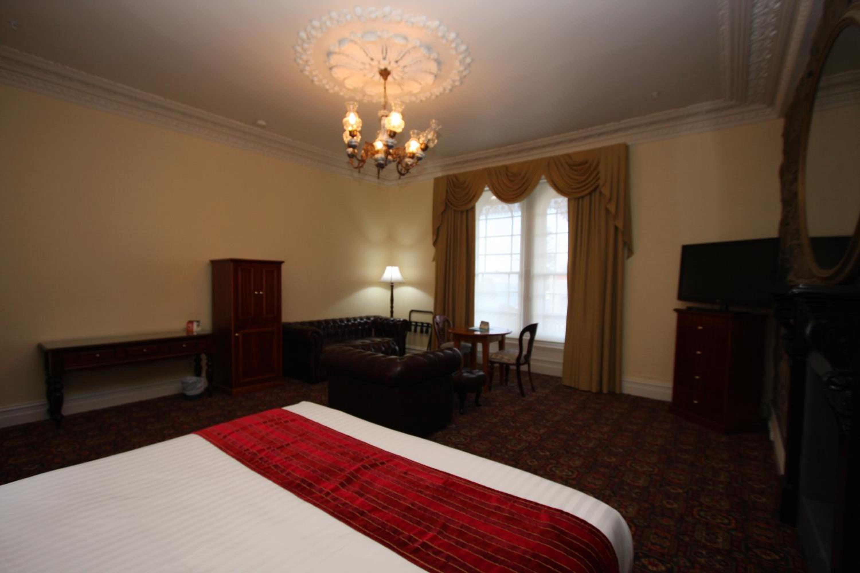 King Suite with Harbor View - Photo 4