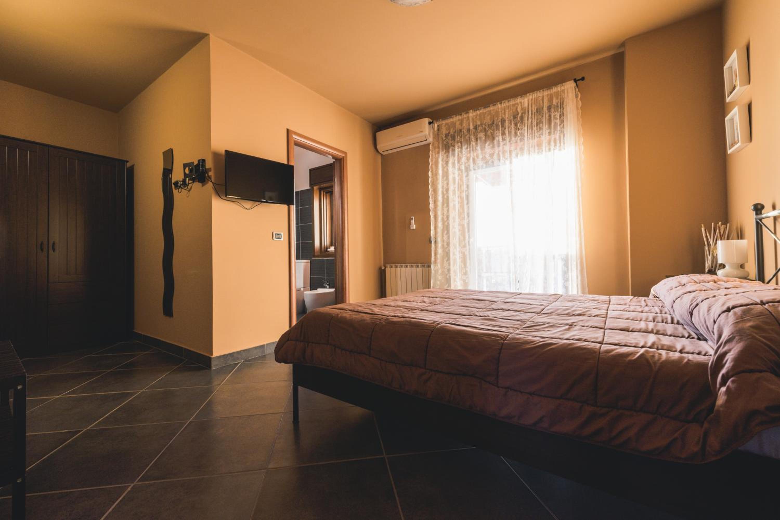 Double Room with Private Bathroom photo 3