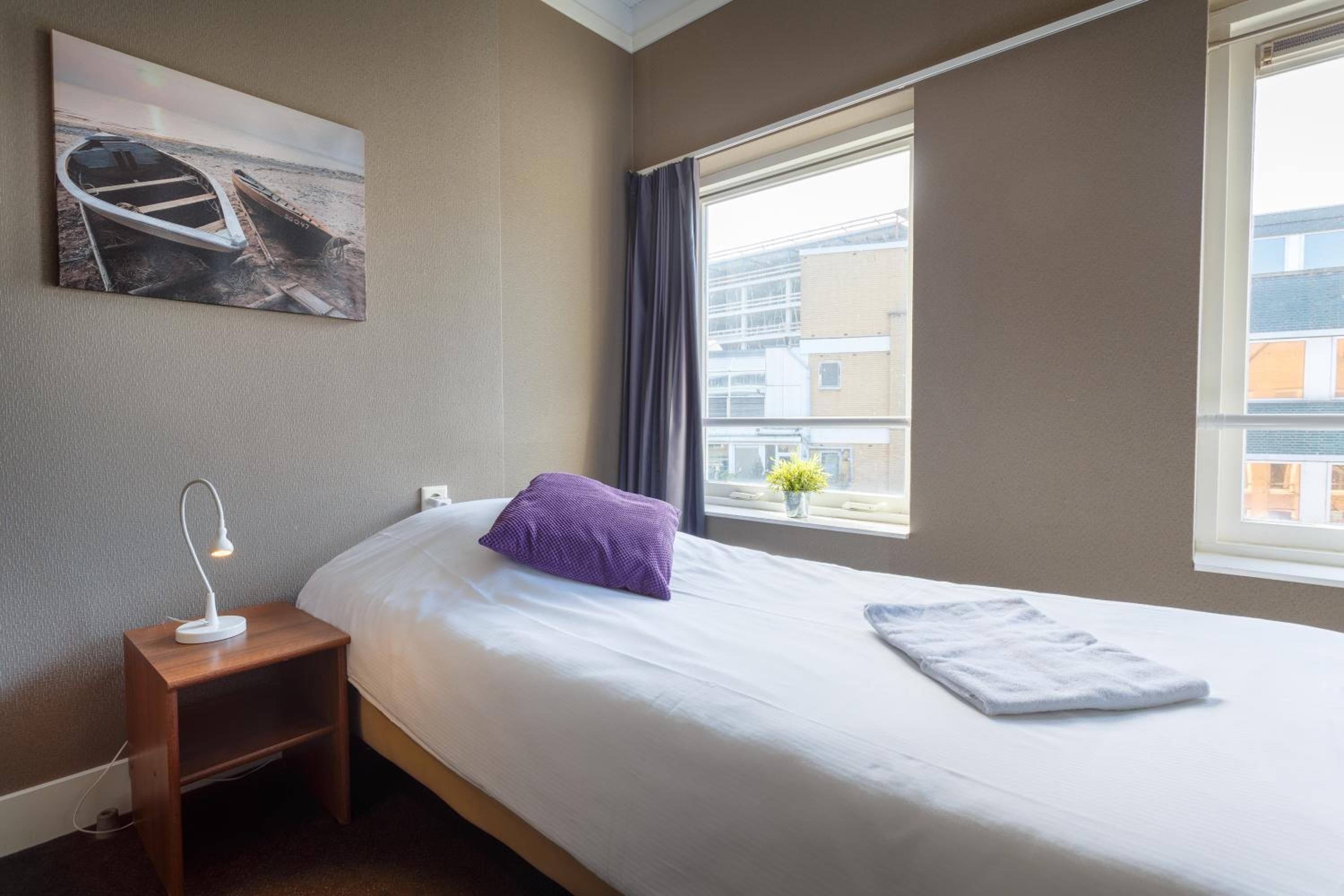 Single Room with Private Bathroom photo 2