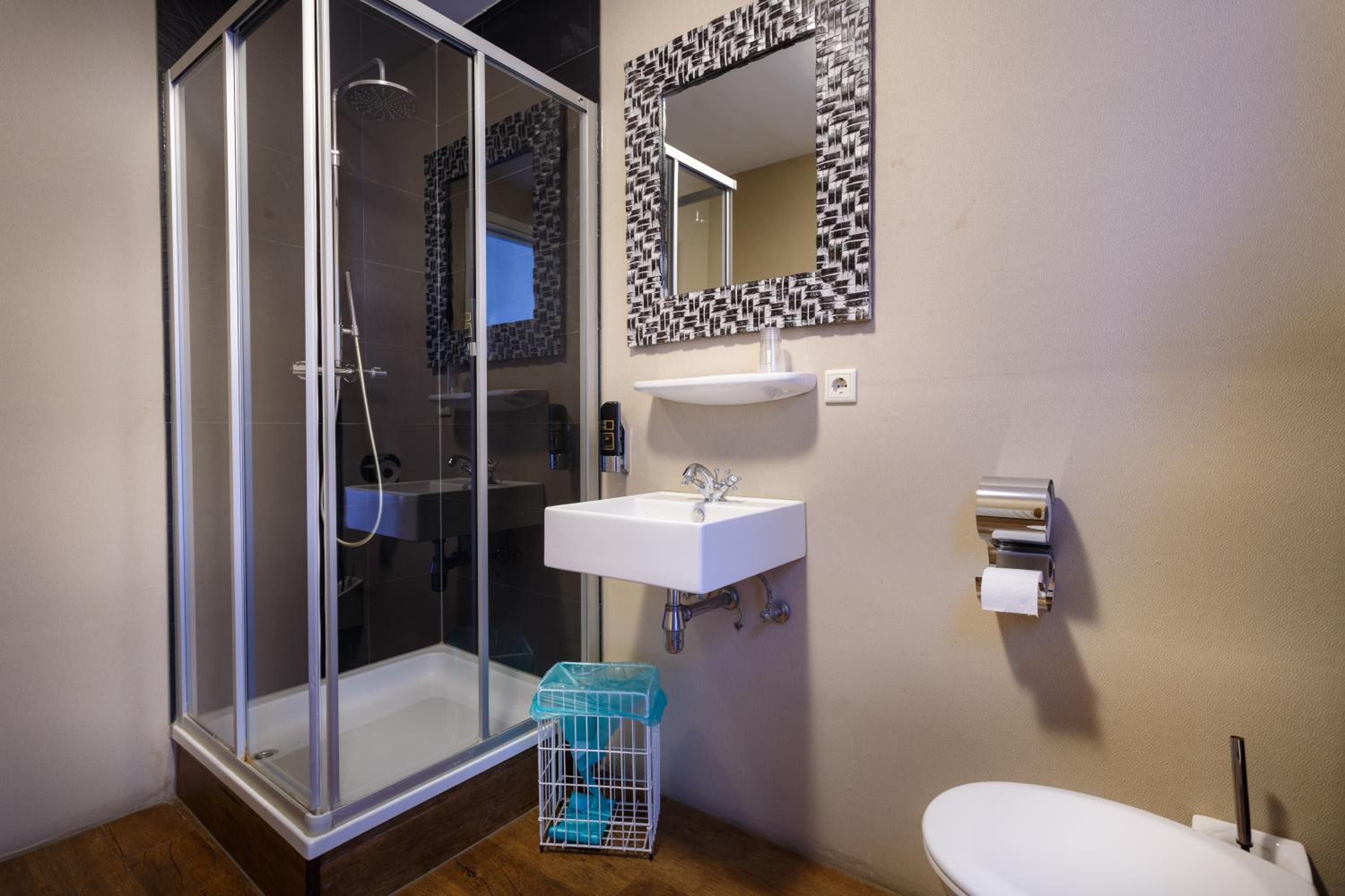 Triple Room with Private Bathroom - Photo 4