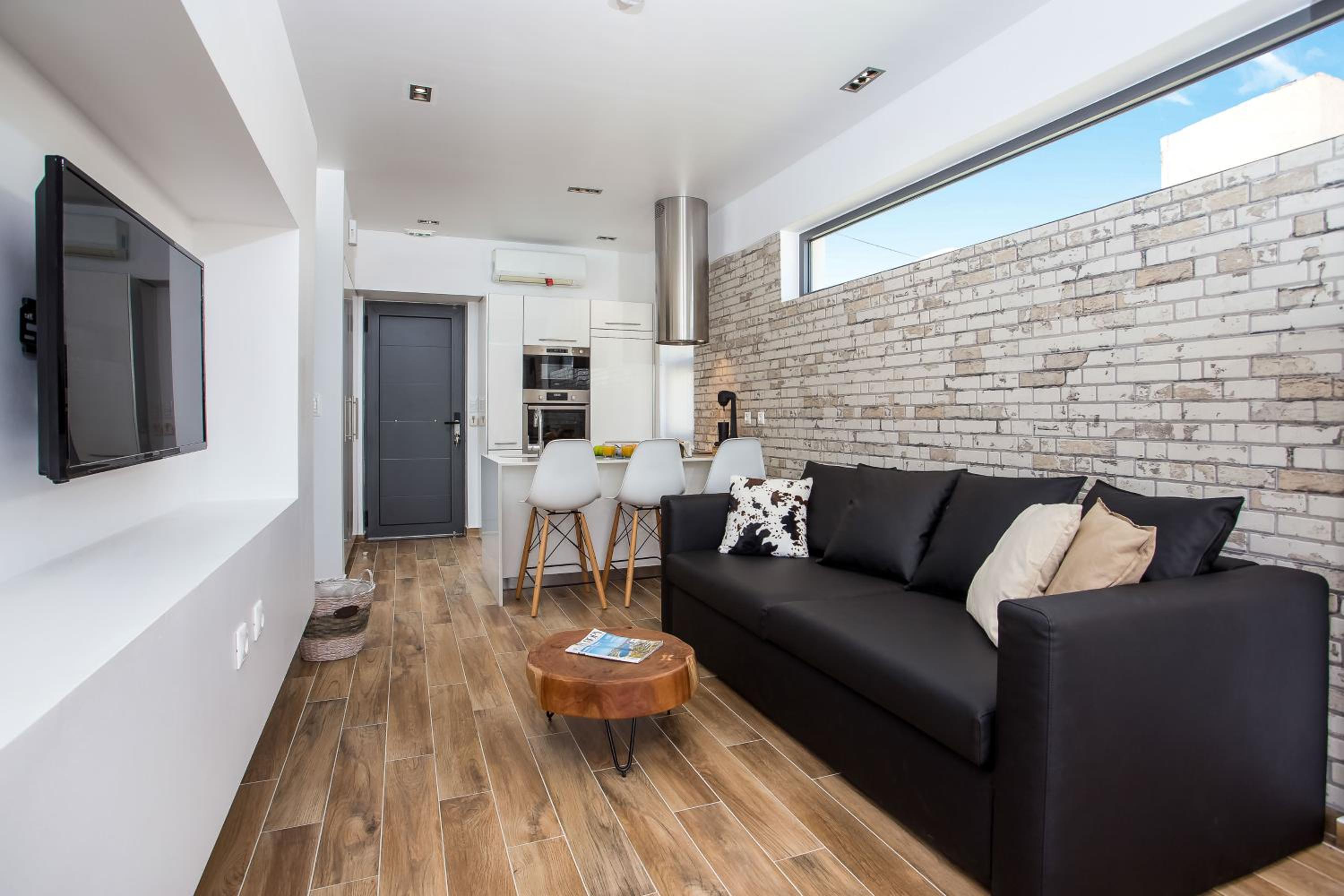 One-Bedroom Apartment - Photo 4