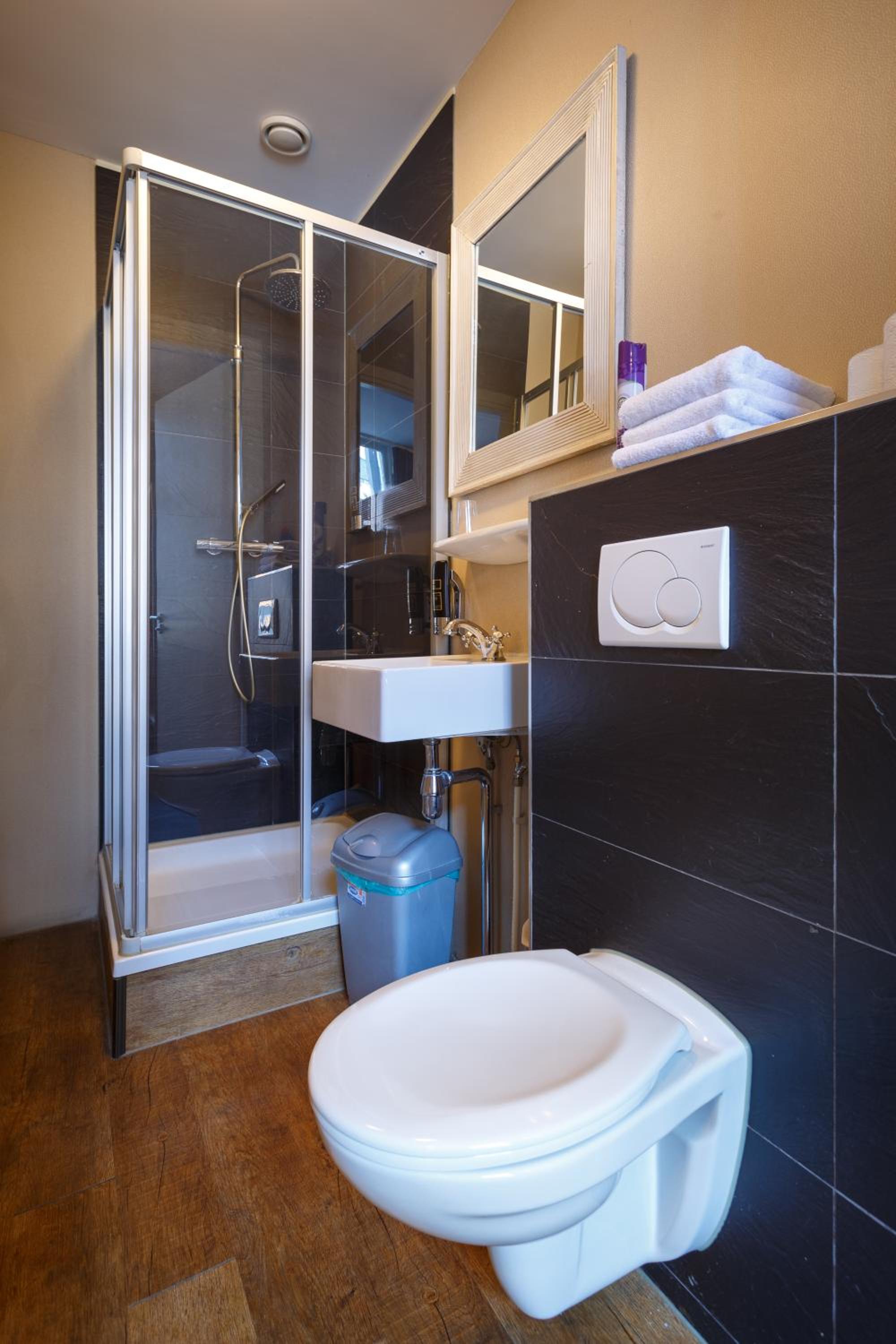 Triple Room with Private Bathroom - Photo 3