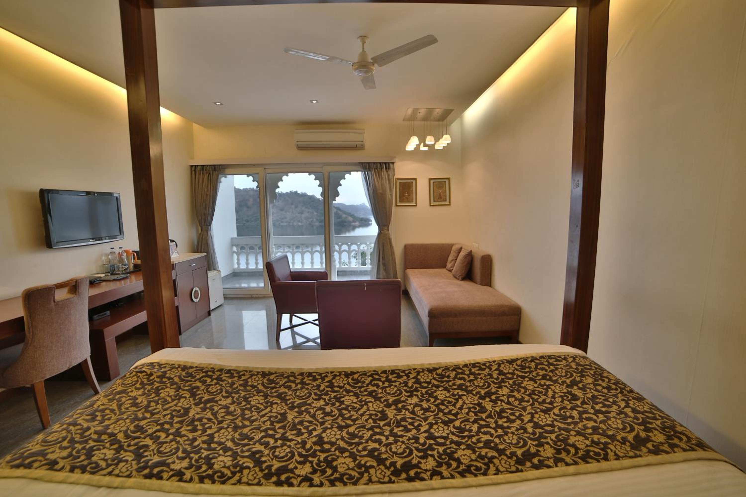 Deluxe Double Room photo 3