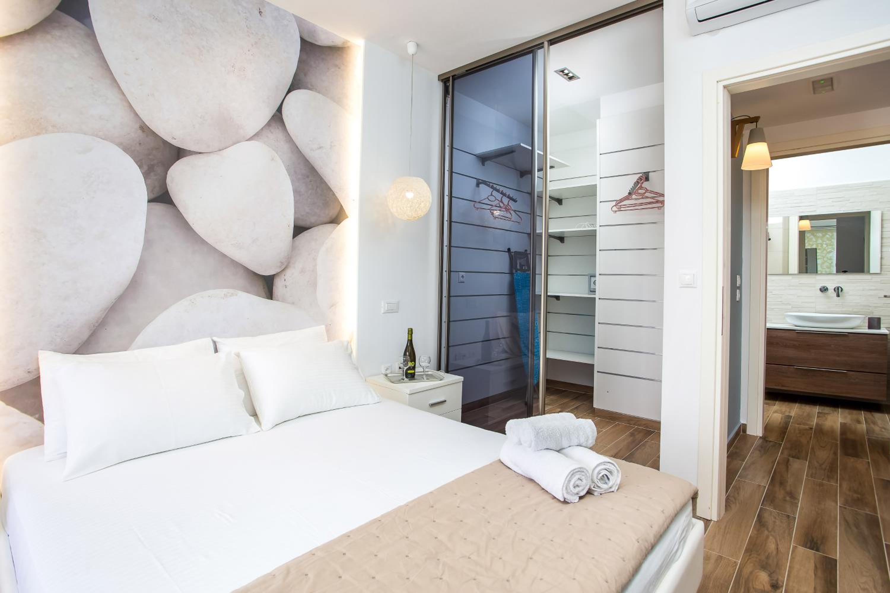 One-Bedroom Apartment - Photo 20