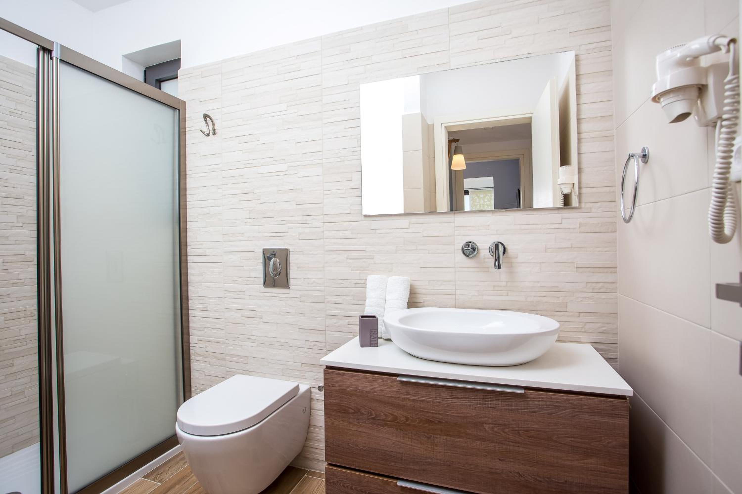 One-Bedroom Apartment - Photo 8