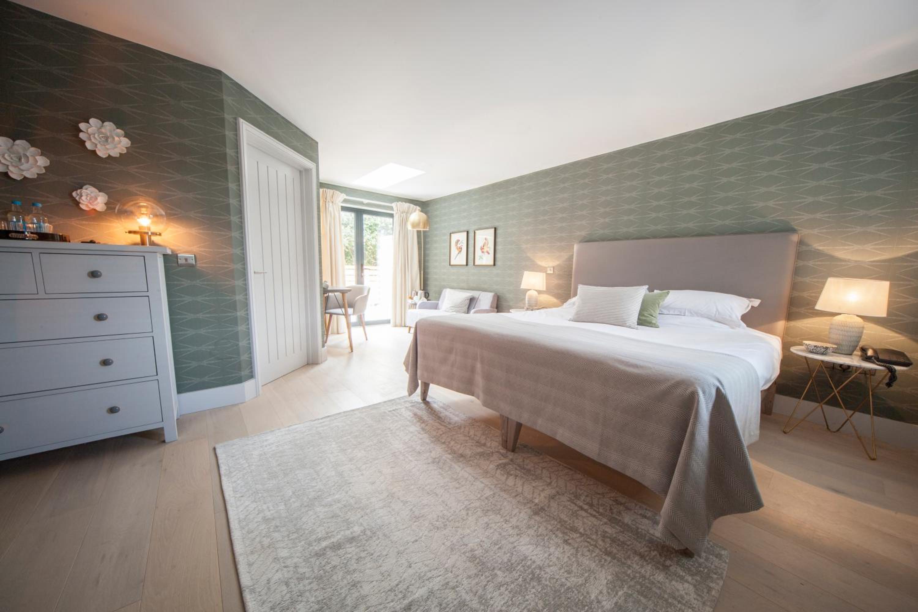 Signature Room with Hot Tub photo 1