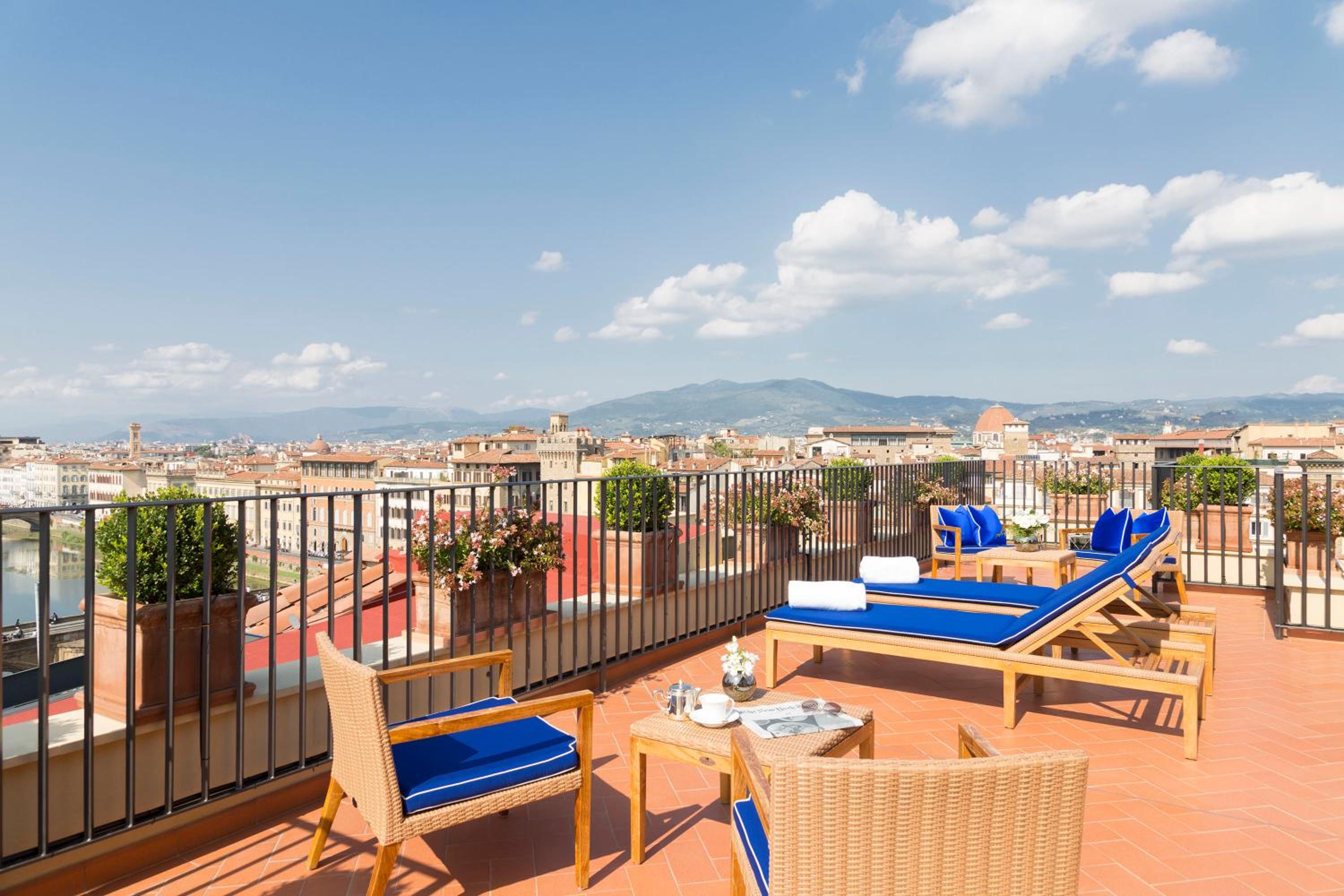 Suite with Terrace thumbnail 5