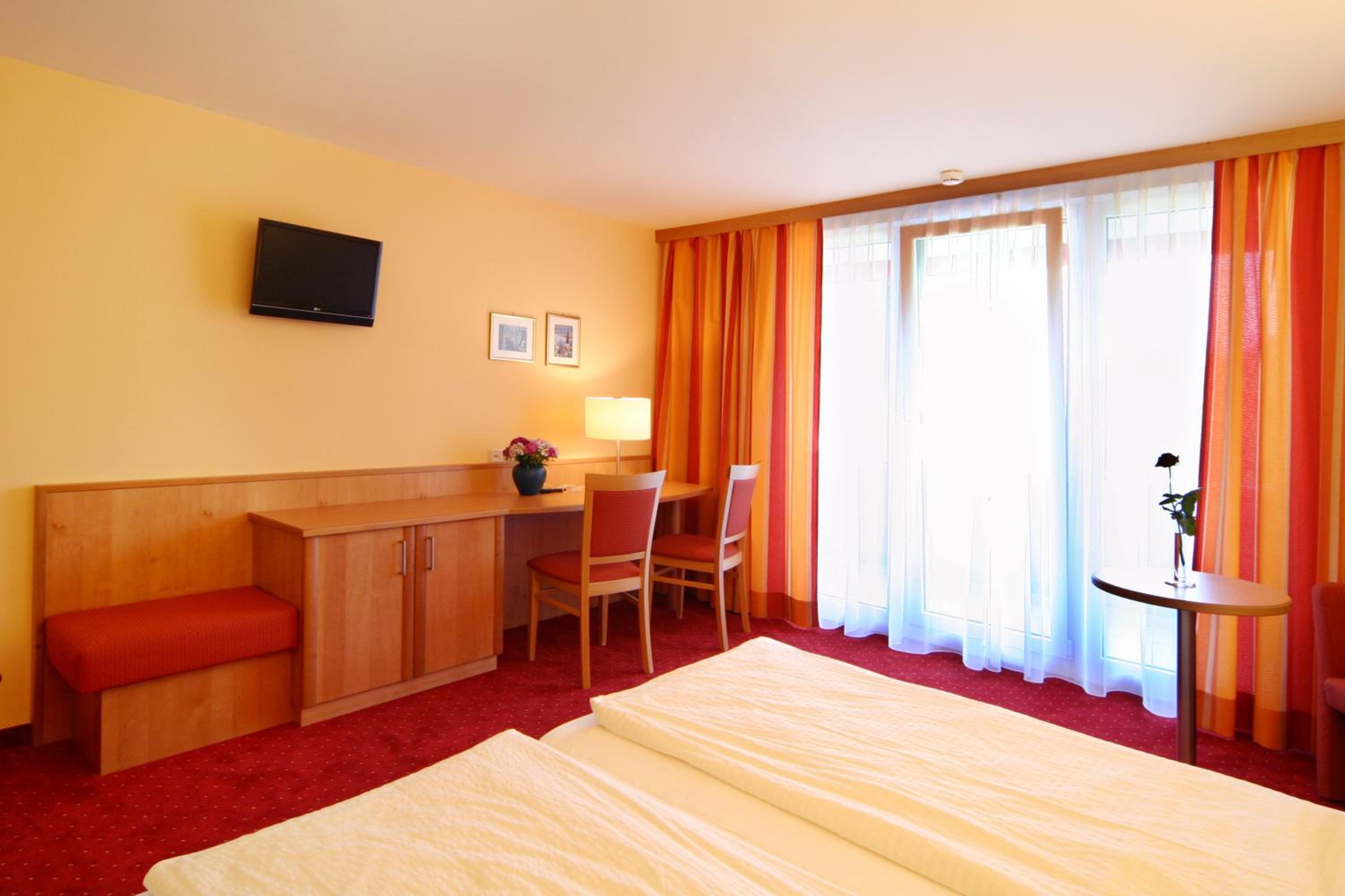 Double or Twin Room with Lake View