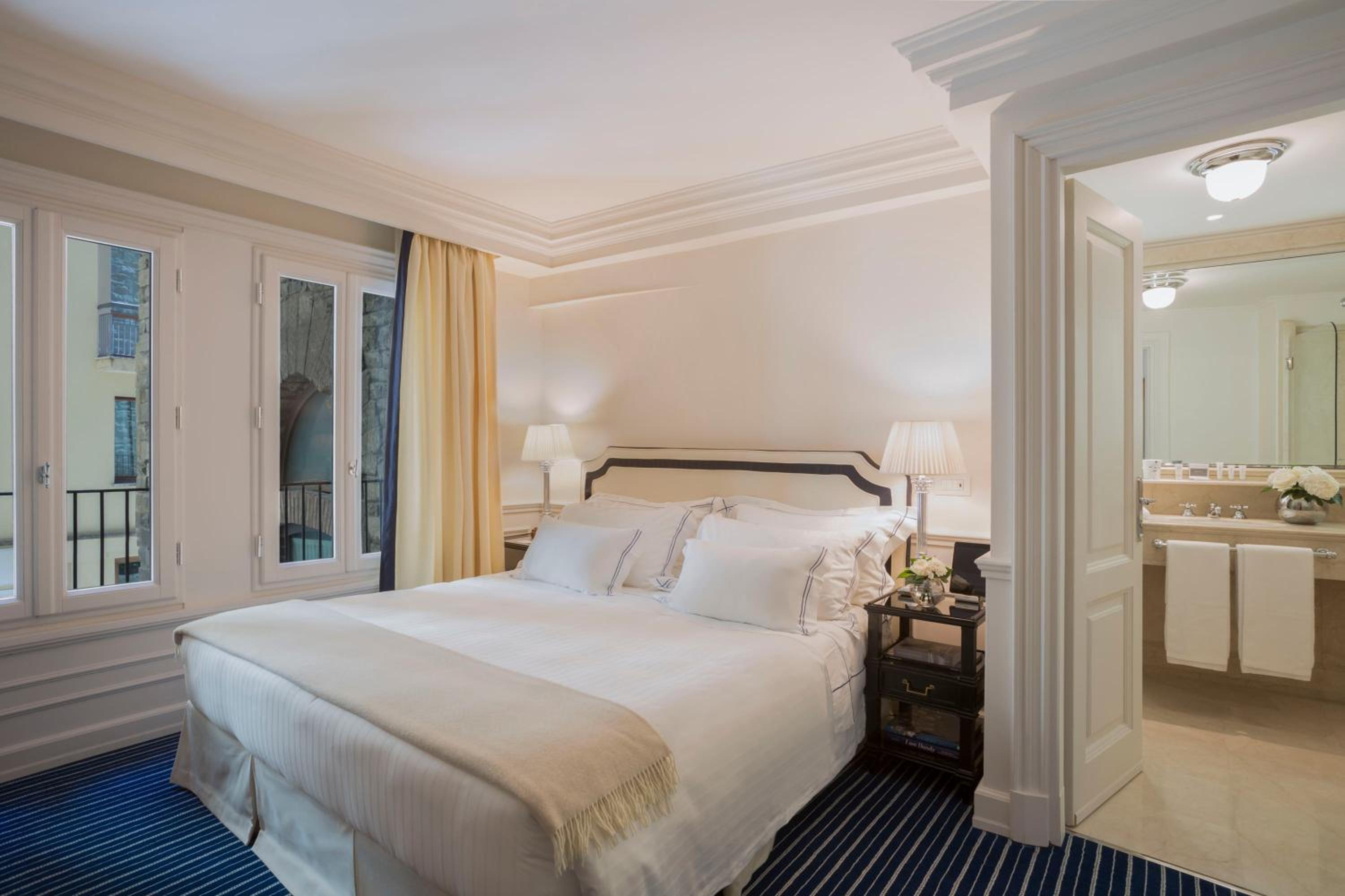 Junior Suite (Non Smoking)