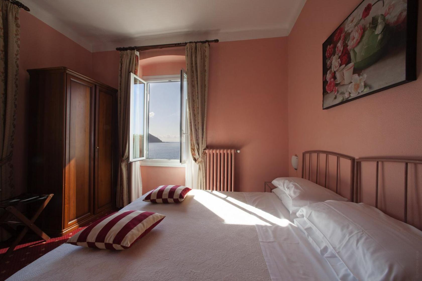 Double or Twin Room with Sea View
