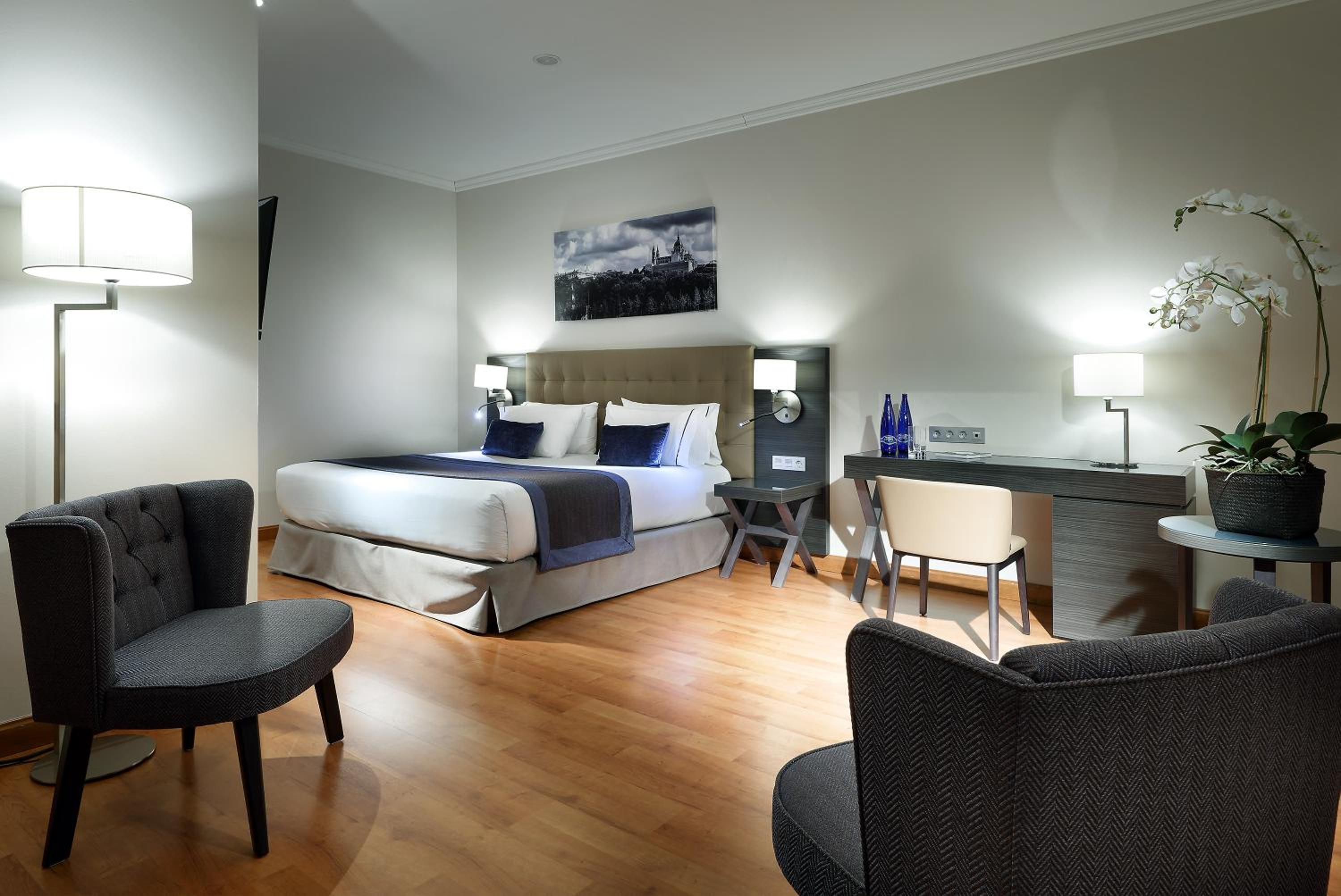 Superior King or Twin Room - Photo 2
