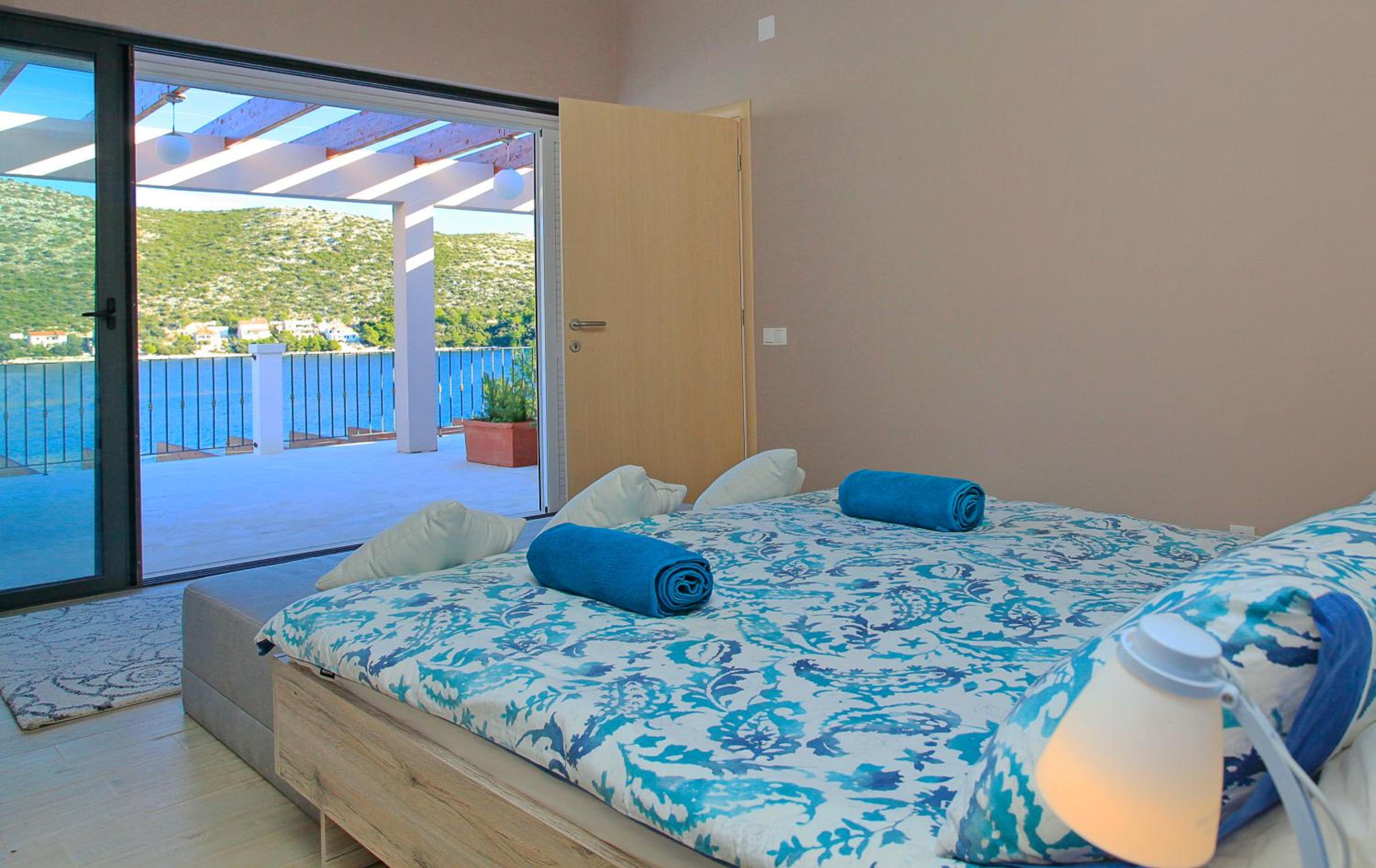 Villa photo 1