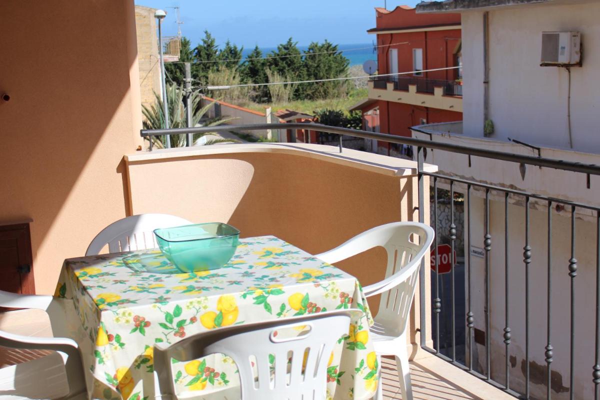 Apartment with Balcony photo 2