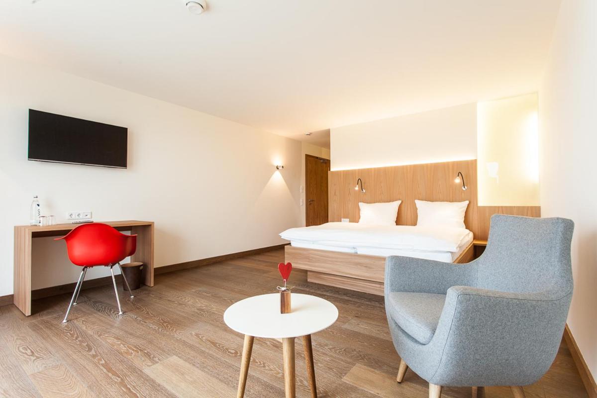 Deluxe Double Room with Balcony photo 2