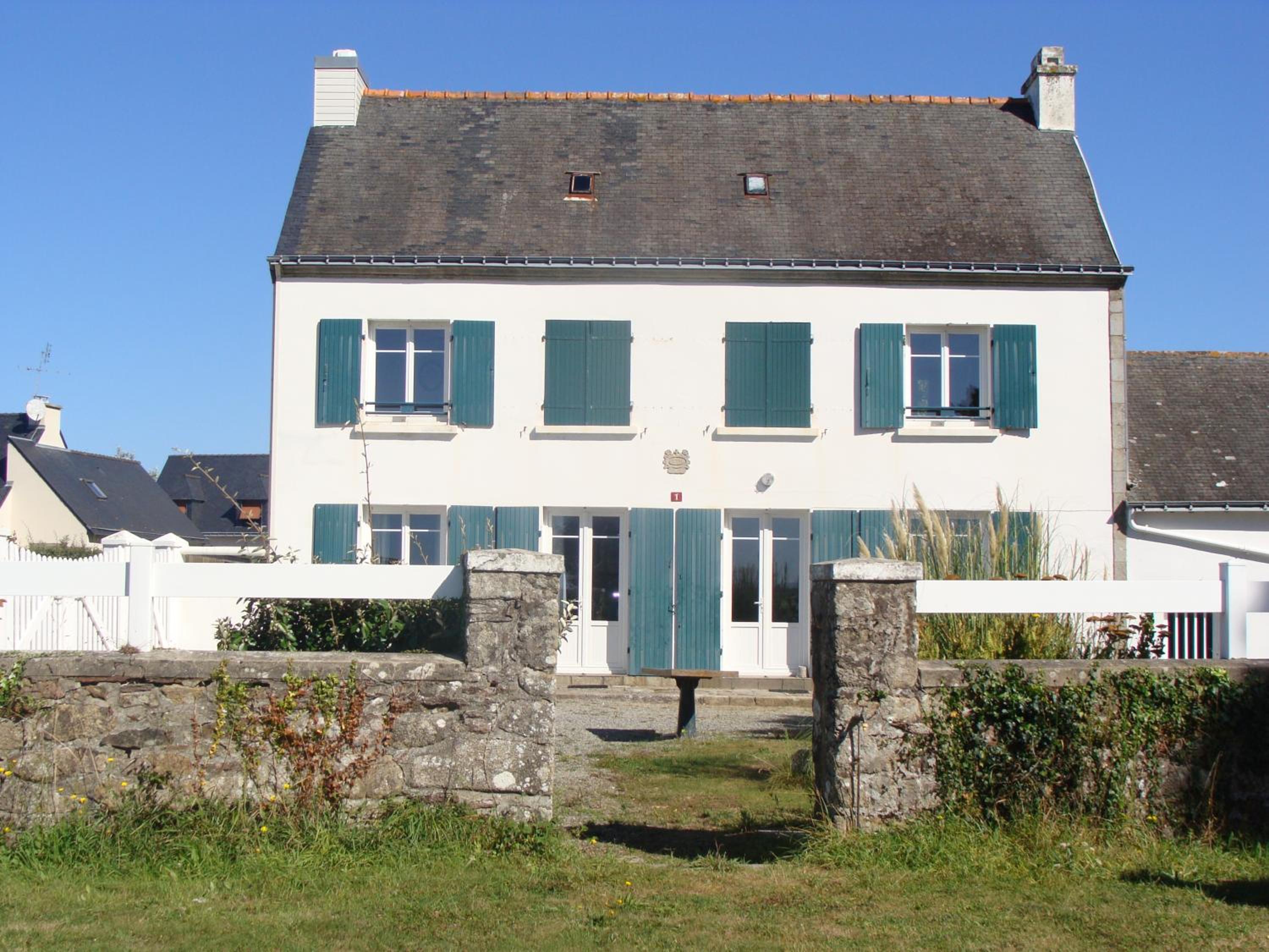 Three-Bedroom House photo 3
