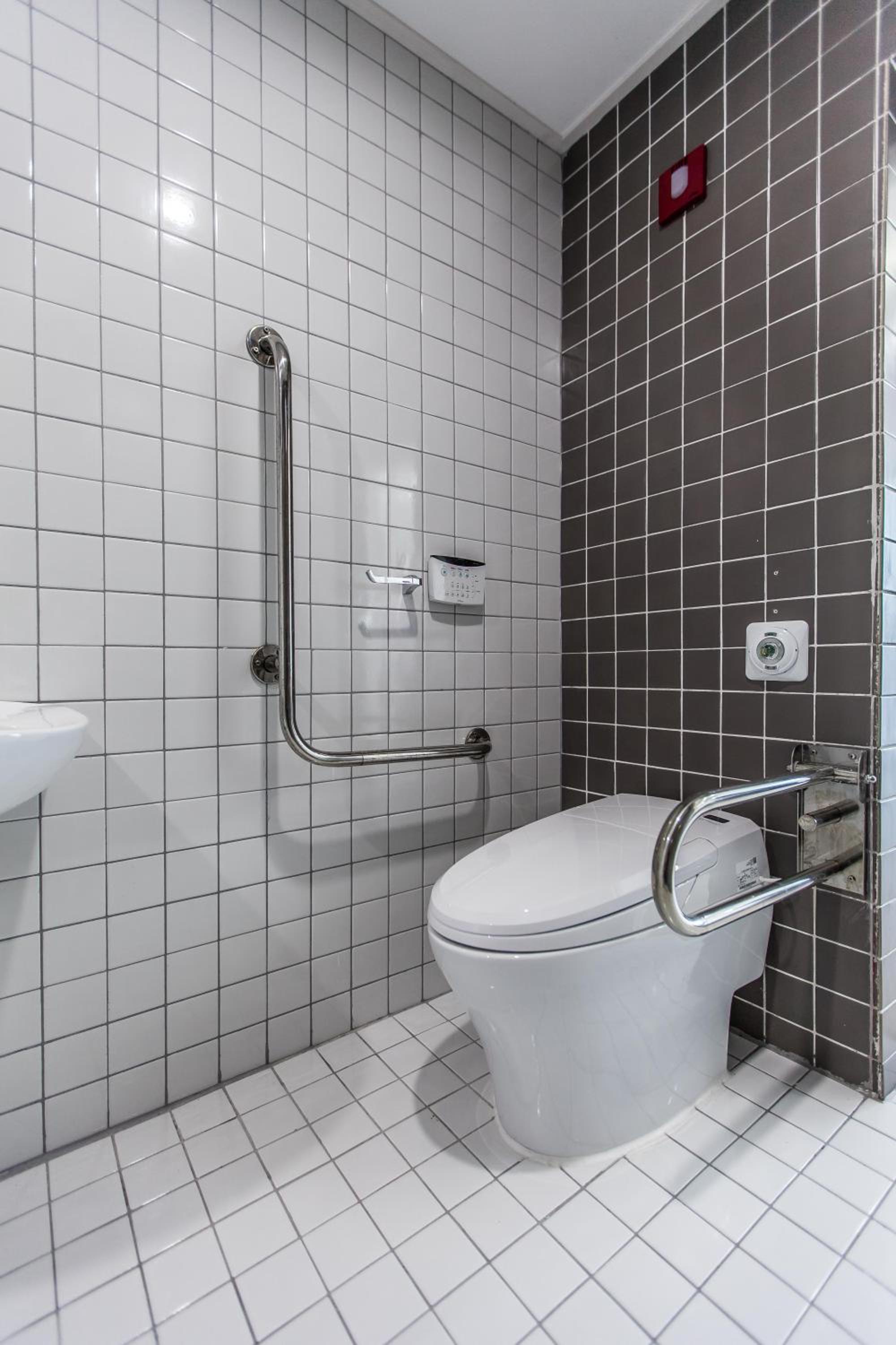 One-Bedroom Suite - Photo 10