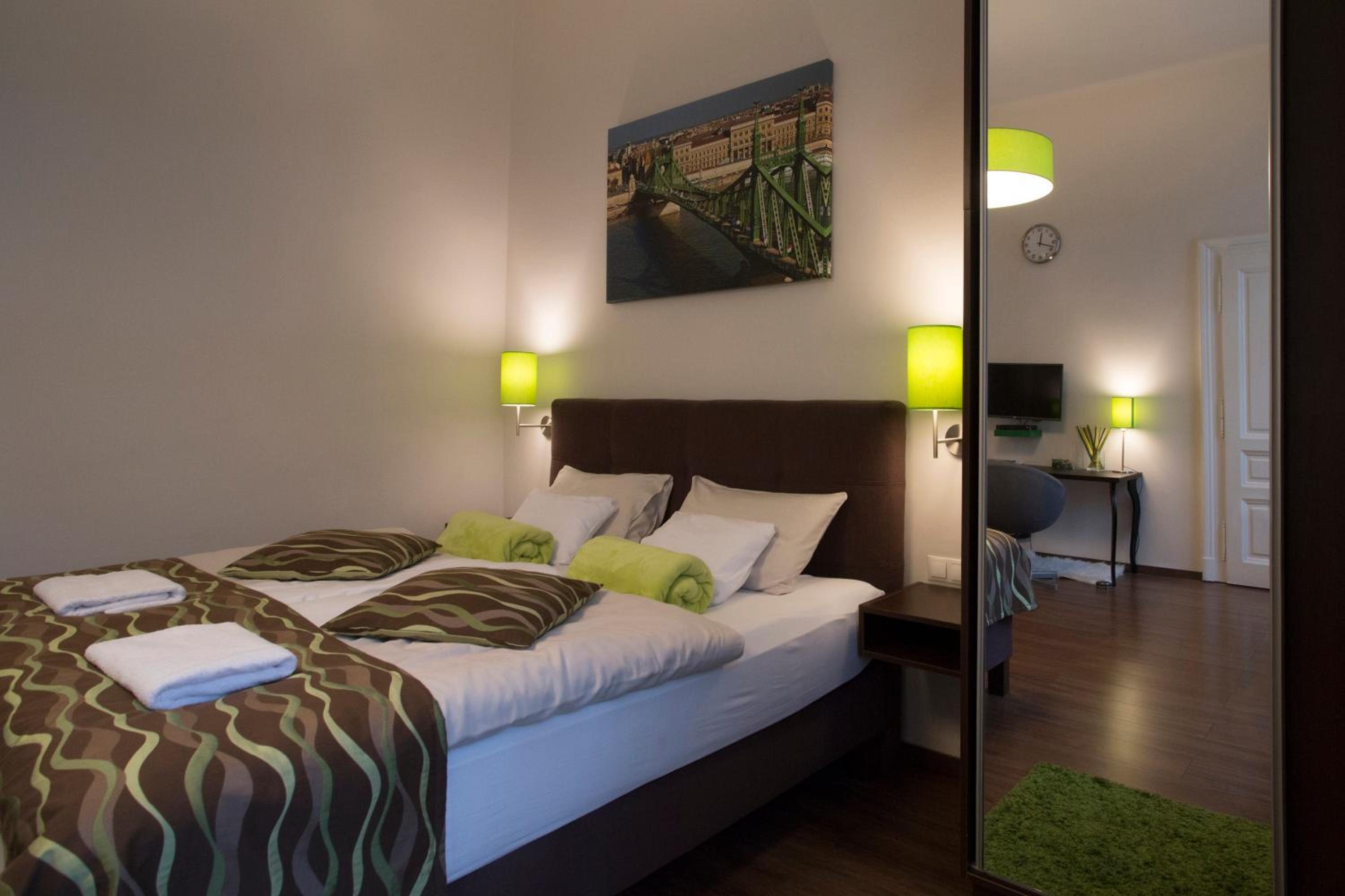 Studio Apartment - Photo 32