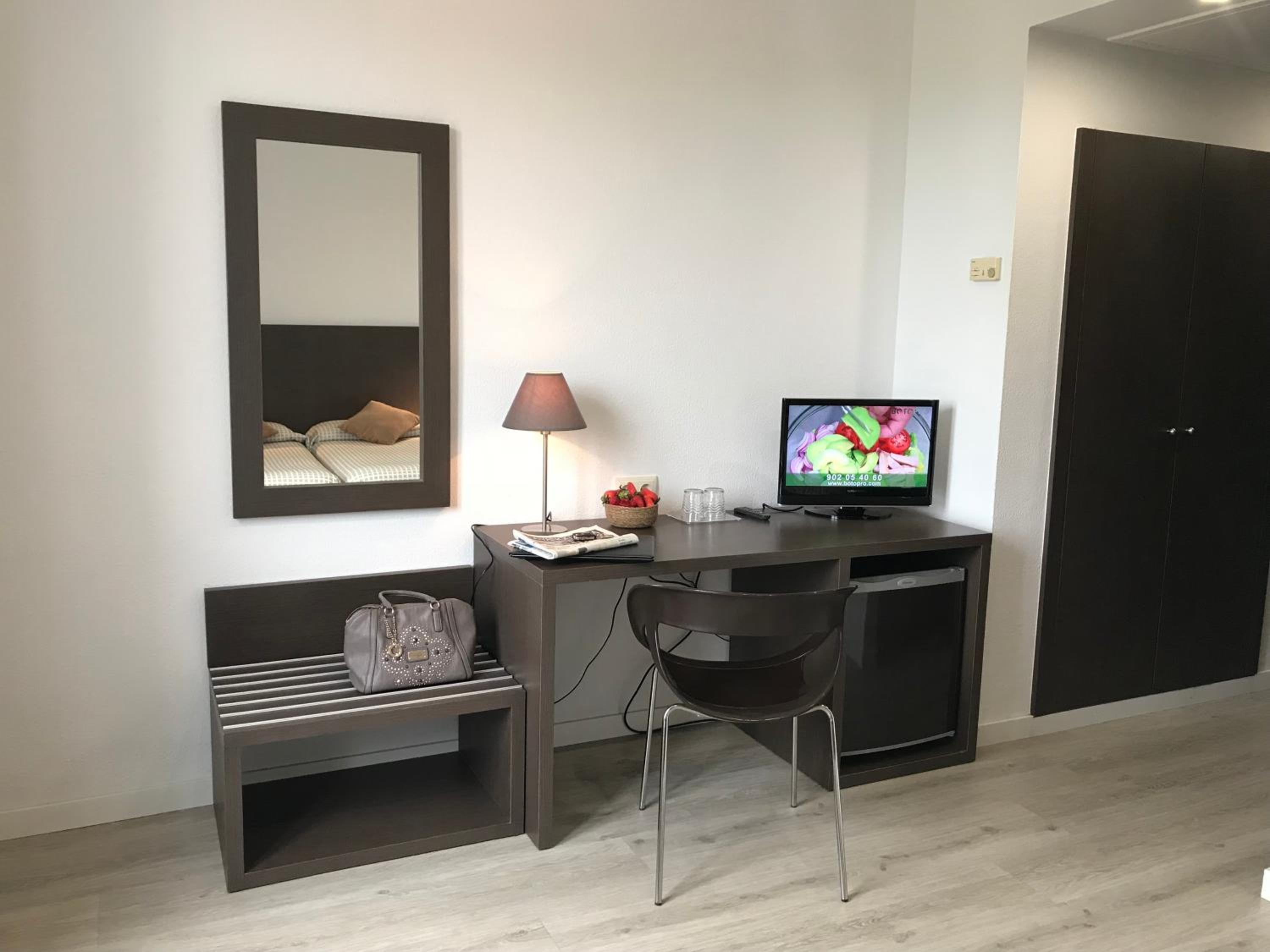 Double or Twin Room - Photo 6