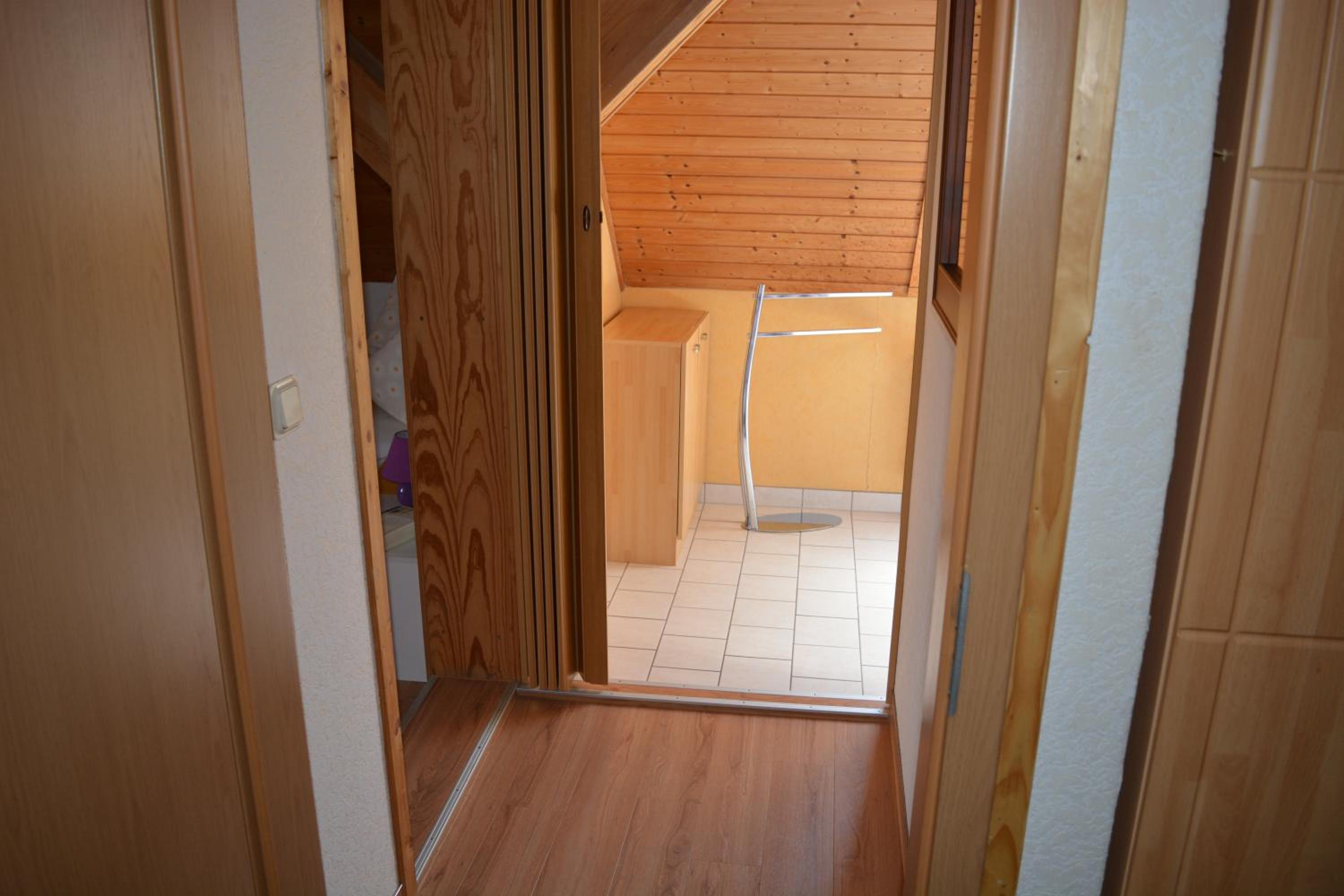 Large Twin Room - Photo 4