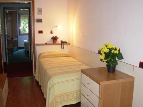 Single Room - Photo 1
