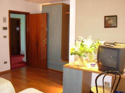 Family Room With 2 Queen-Size Beds - Photo 3