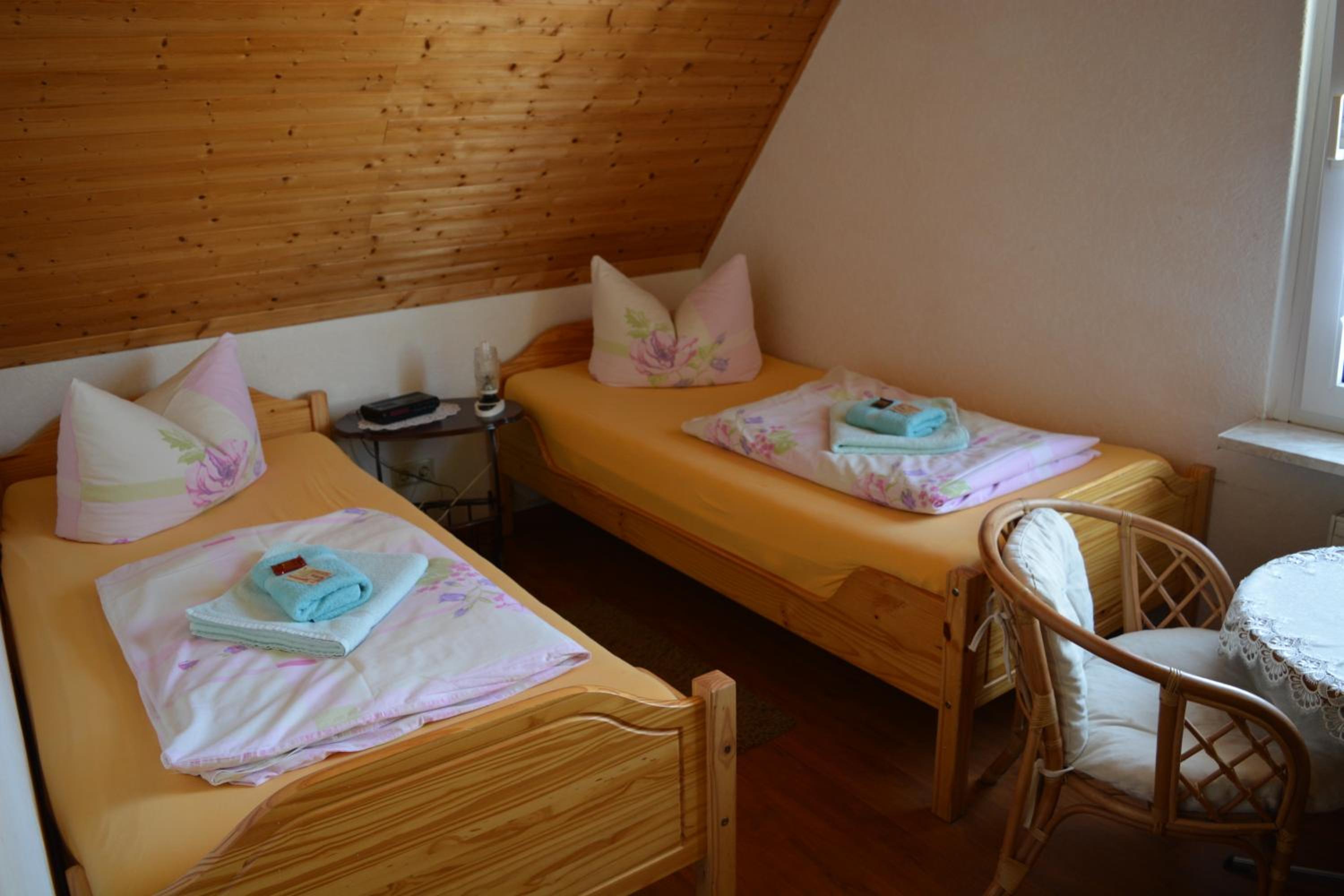 Small Twin Room - Photo 1