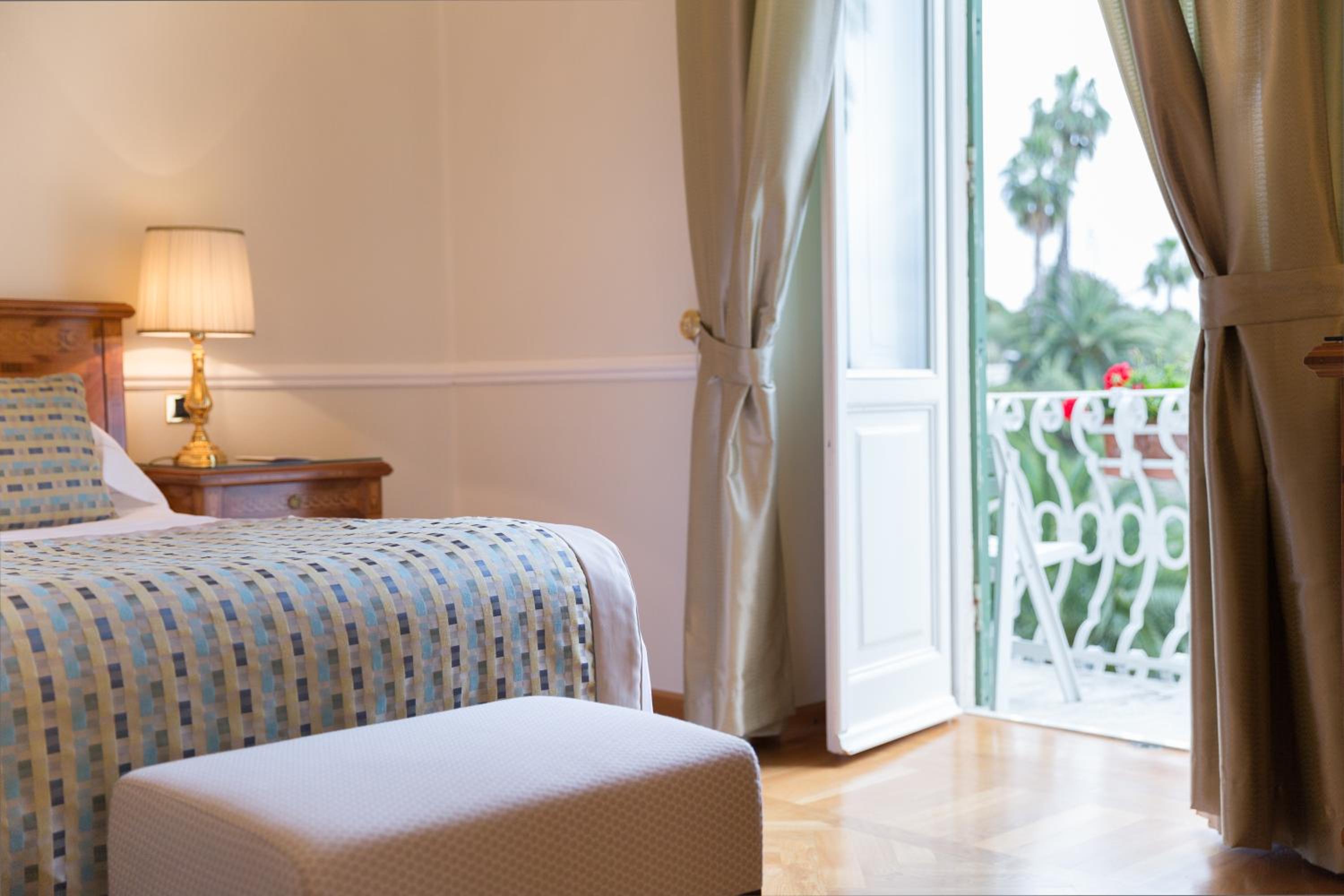 Junior Suite with Sea View and Balcony - Photo 6