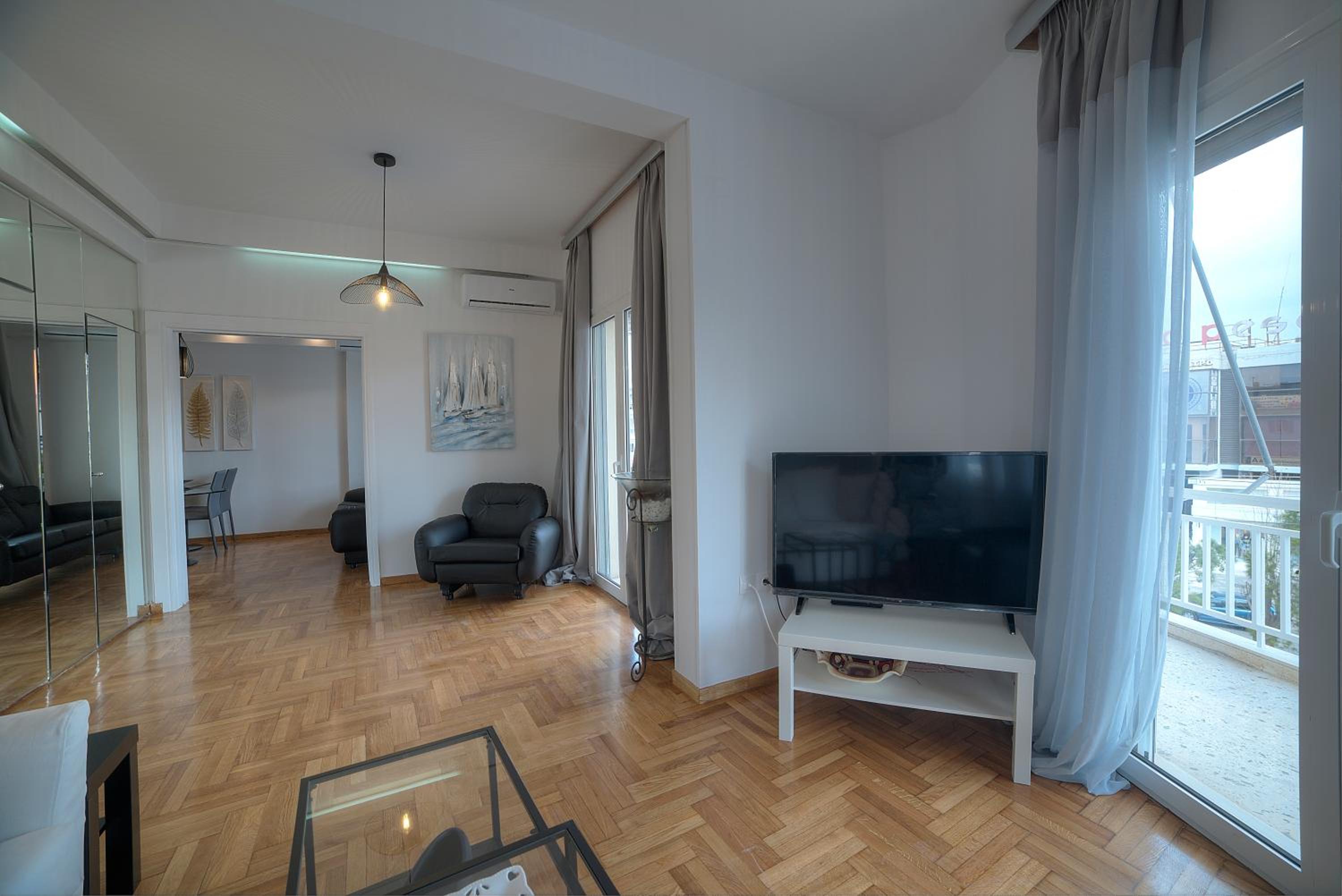 Apartment photo 2