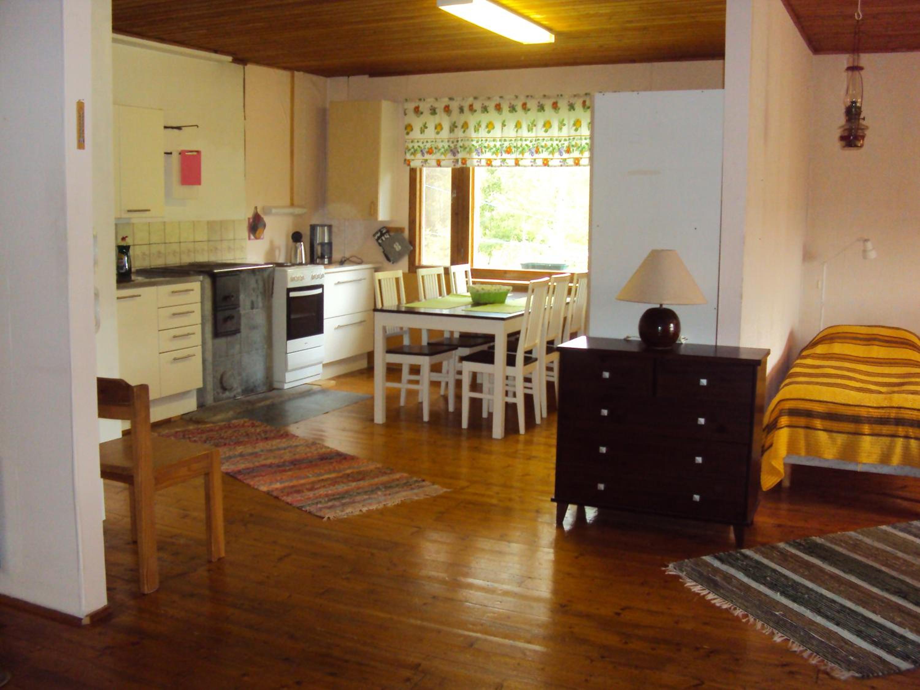 Two-Bedroom Cottage - Photo 5