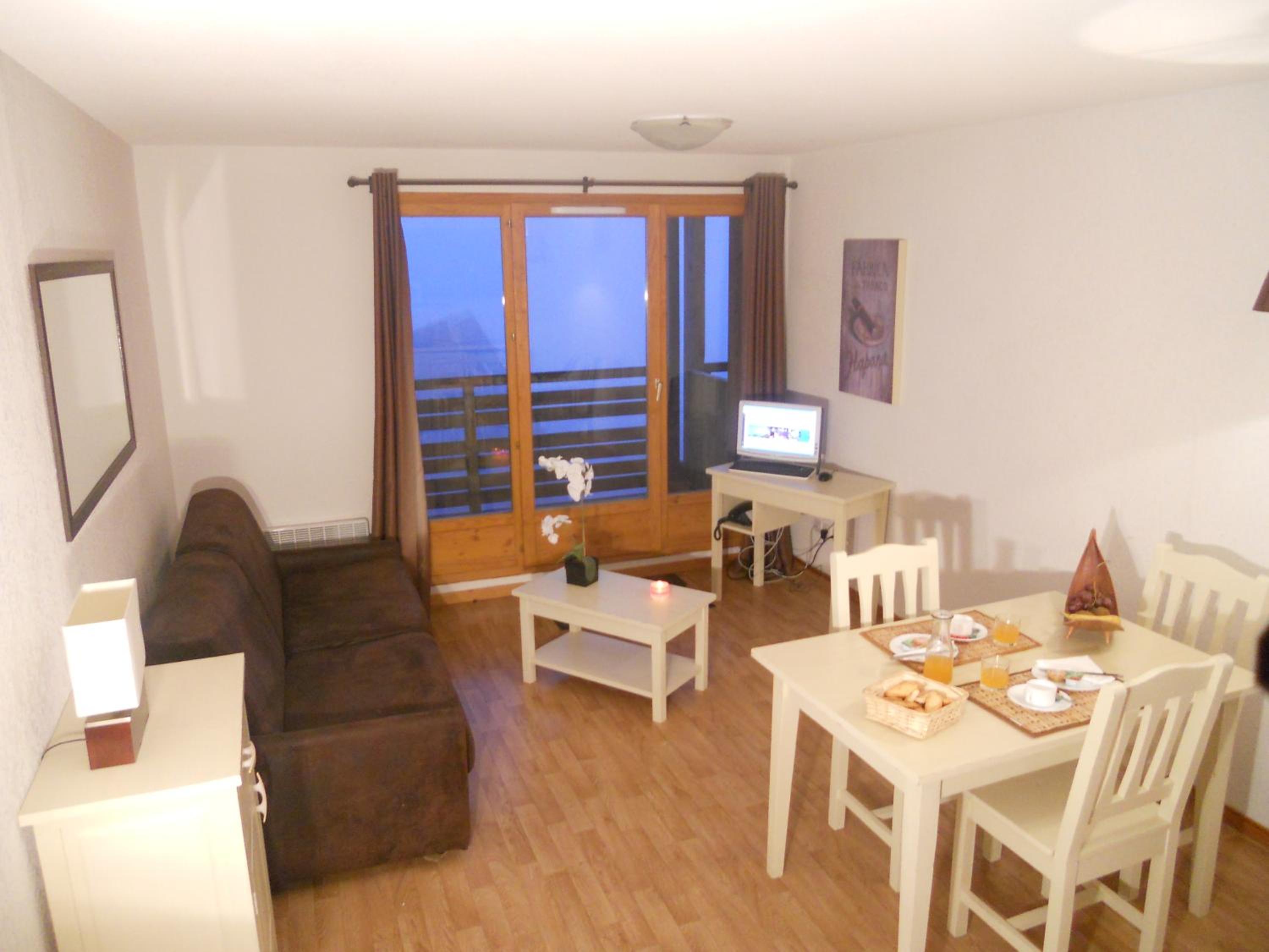 One-Bedroom Apartment photo 2