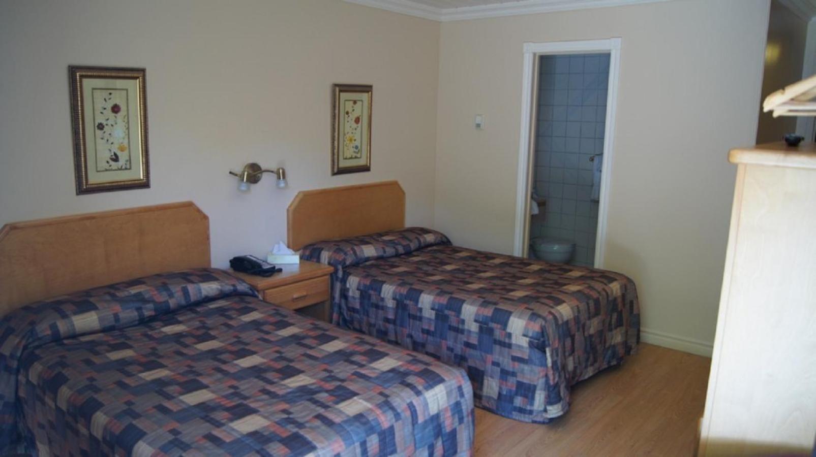 Double Room with Two Small Double Beds (48 inches or 48 inches large) photo 1