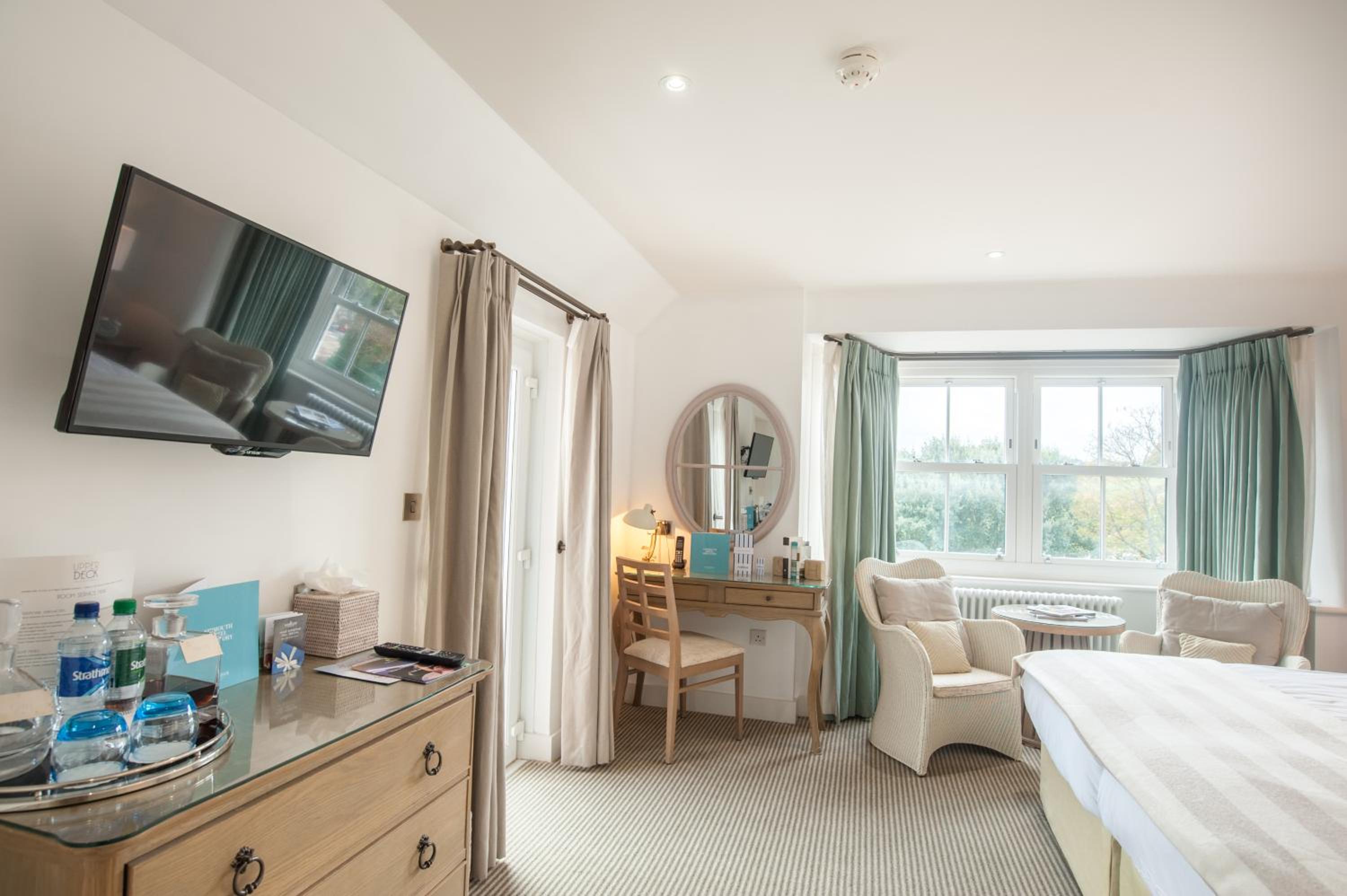 Superior Twin Room with Sea View and Balcony photo 3