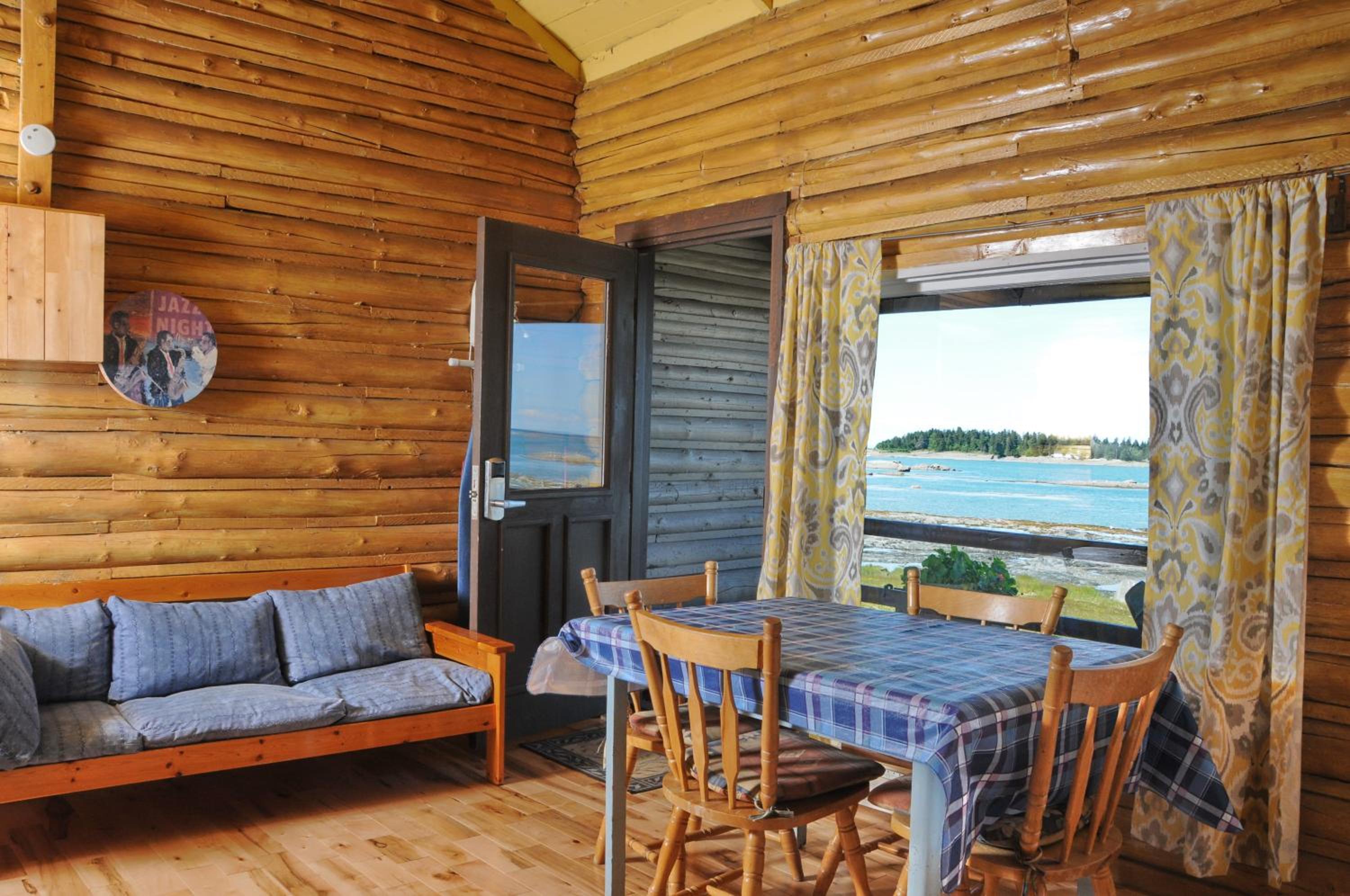 One-Bedroom Chalet with Sea View photo 2