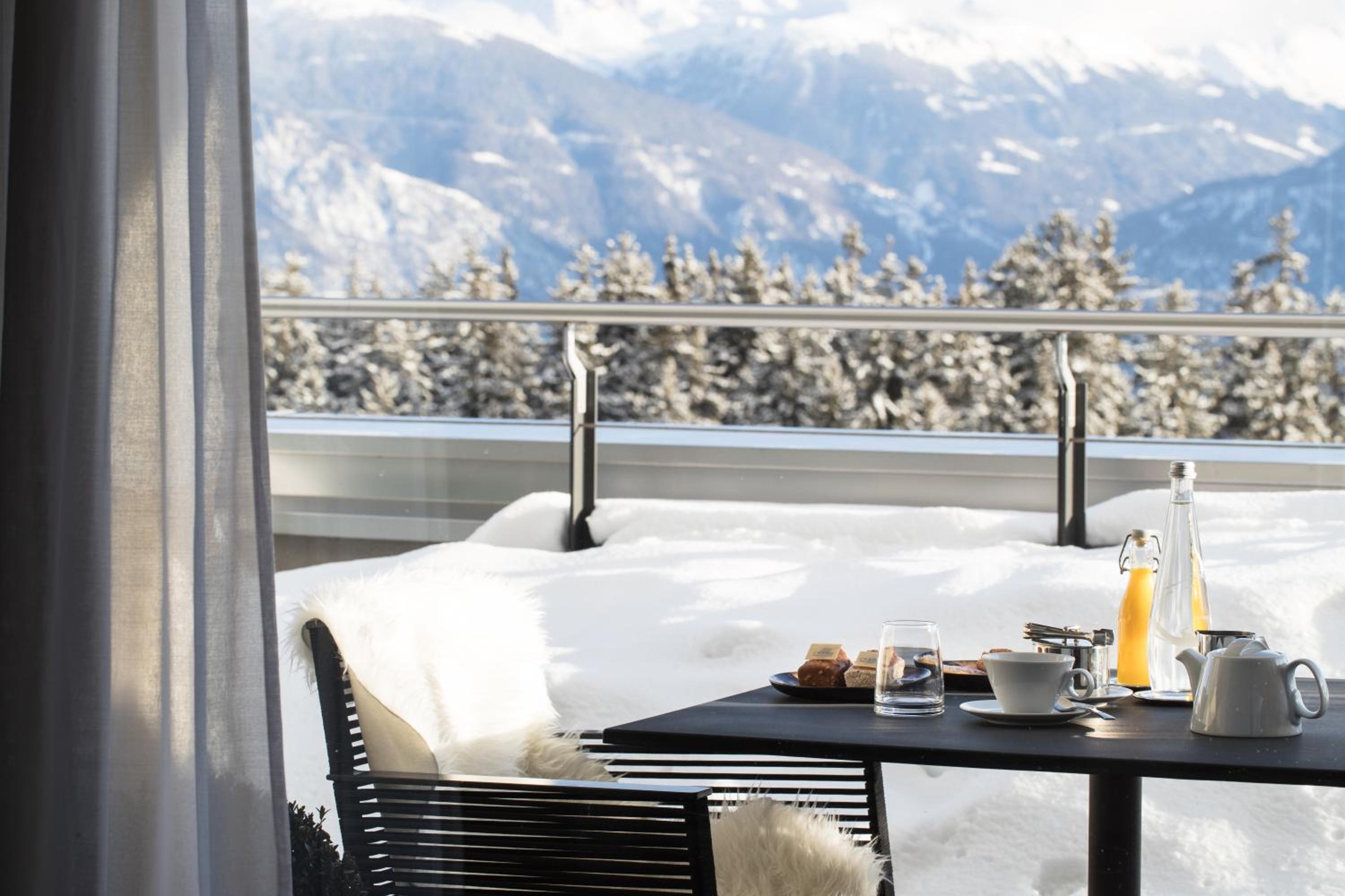 Executive Suite with Mountain View - Photo 3