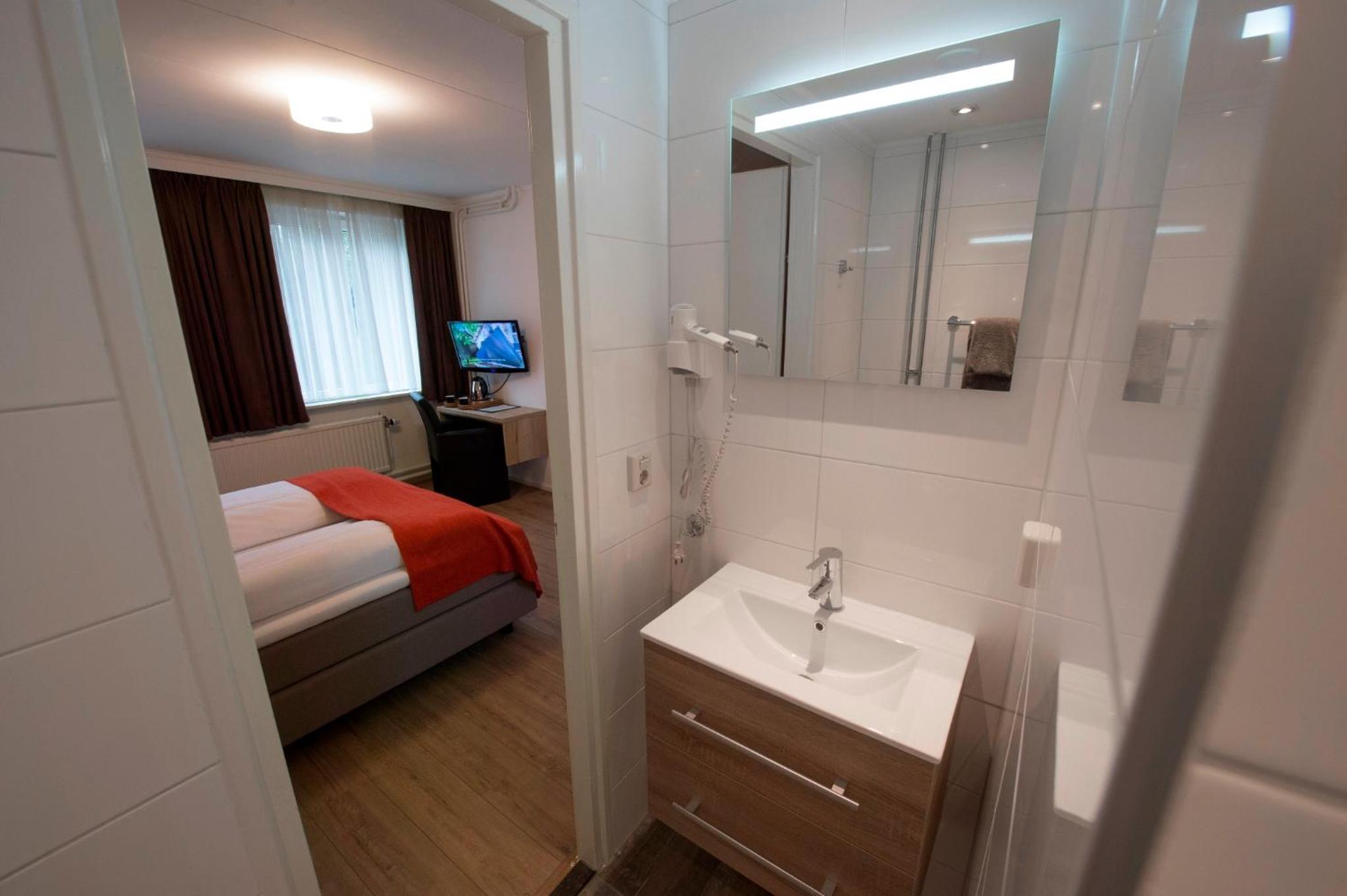 Large Double Room photo 2
