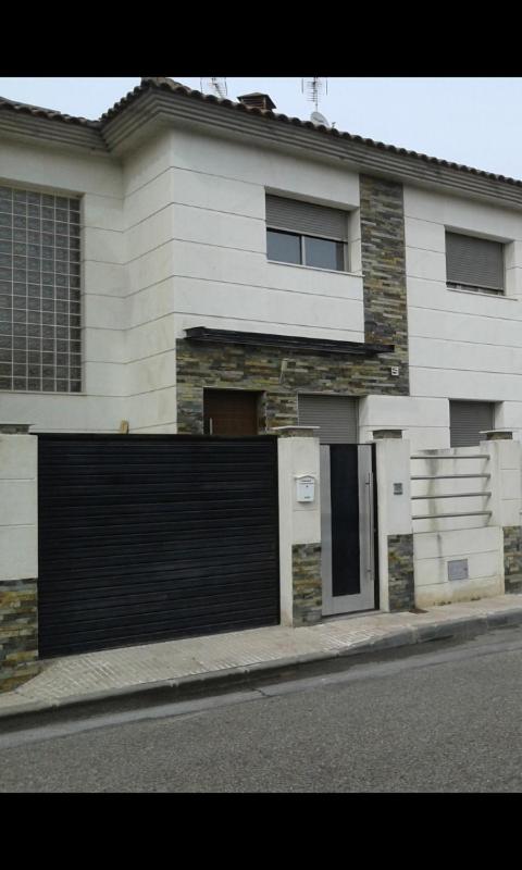 Four-Bedroom House - Photo 23