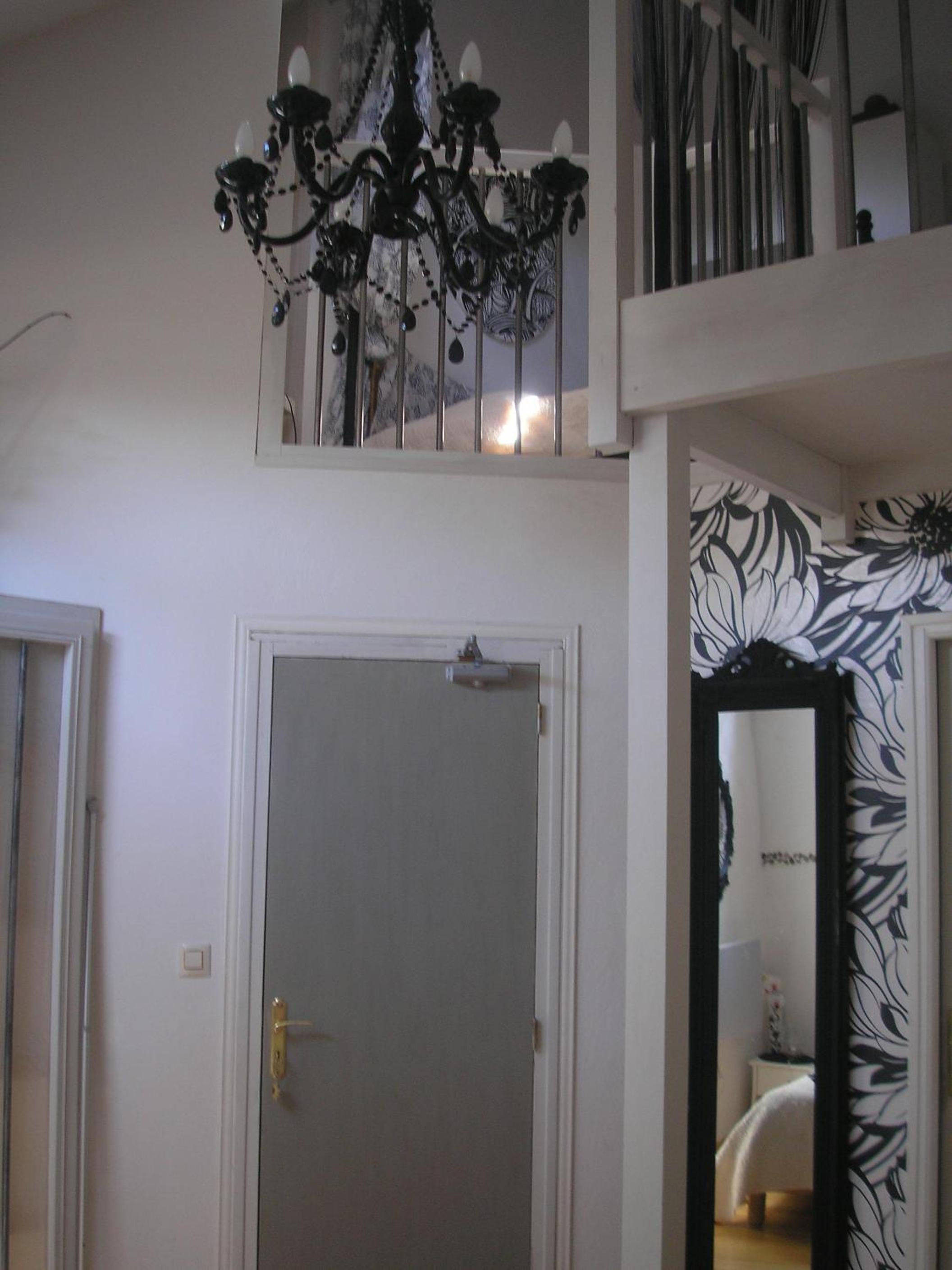 Studio - Split Level photo 1