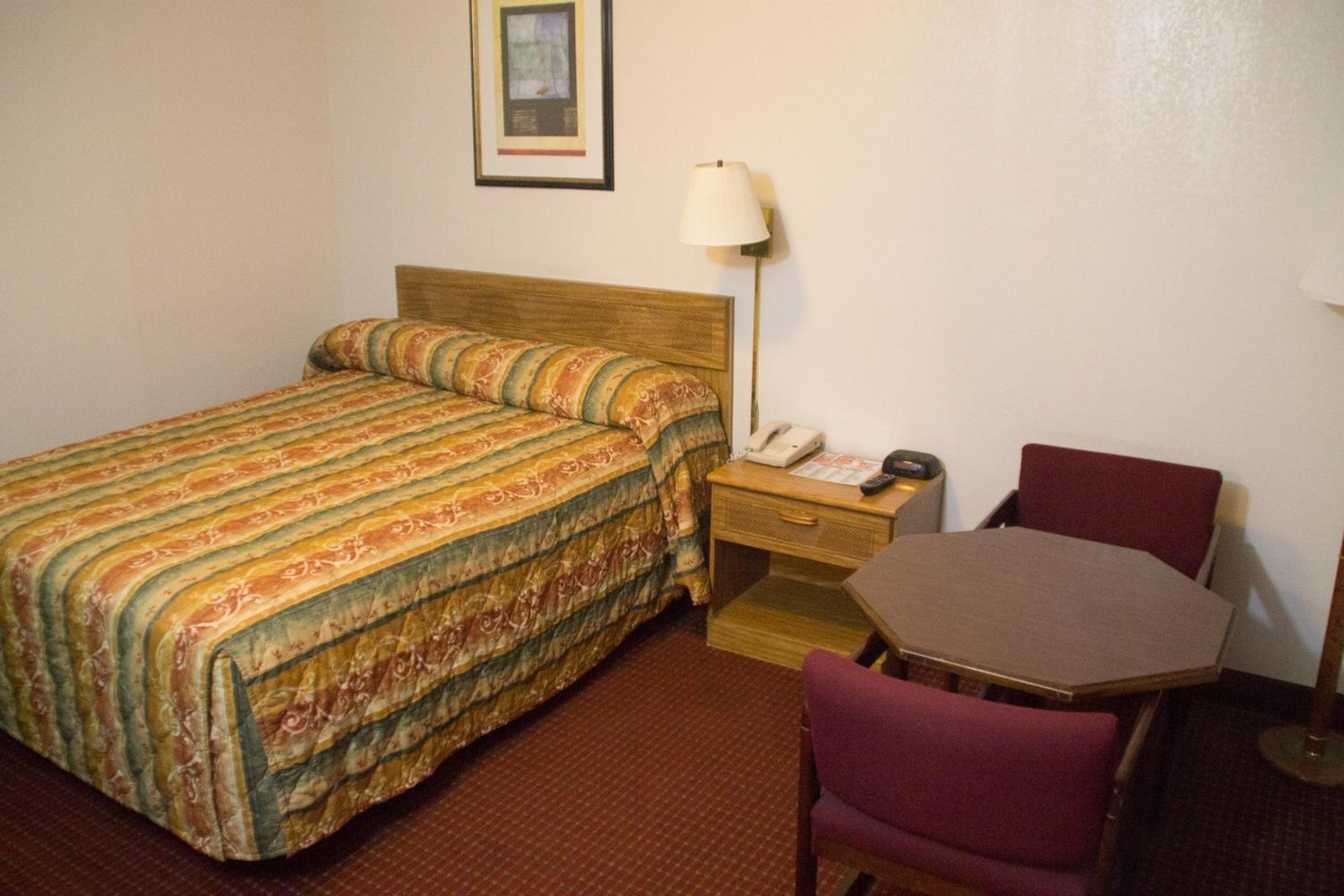 Queen Room - Non-Smoking