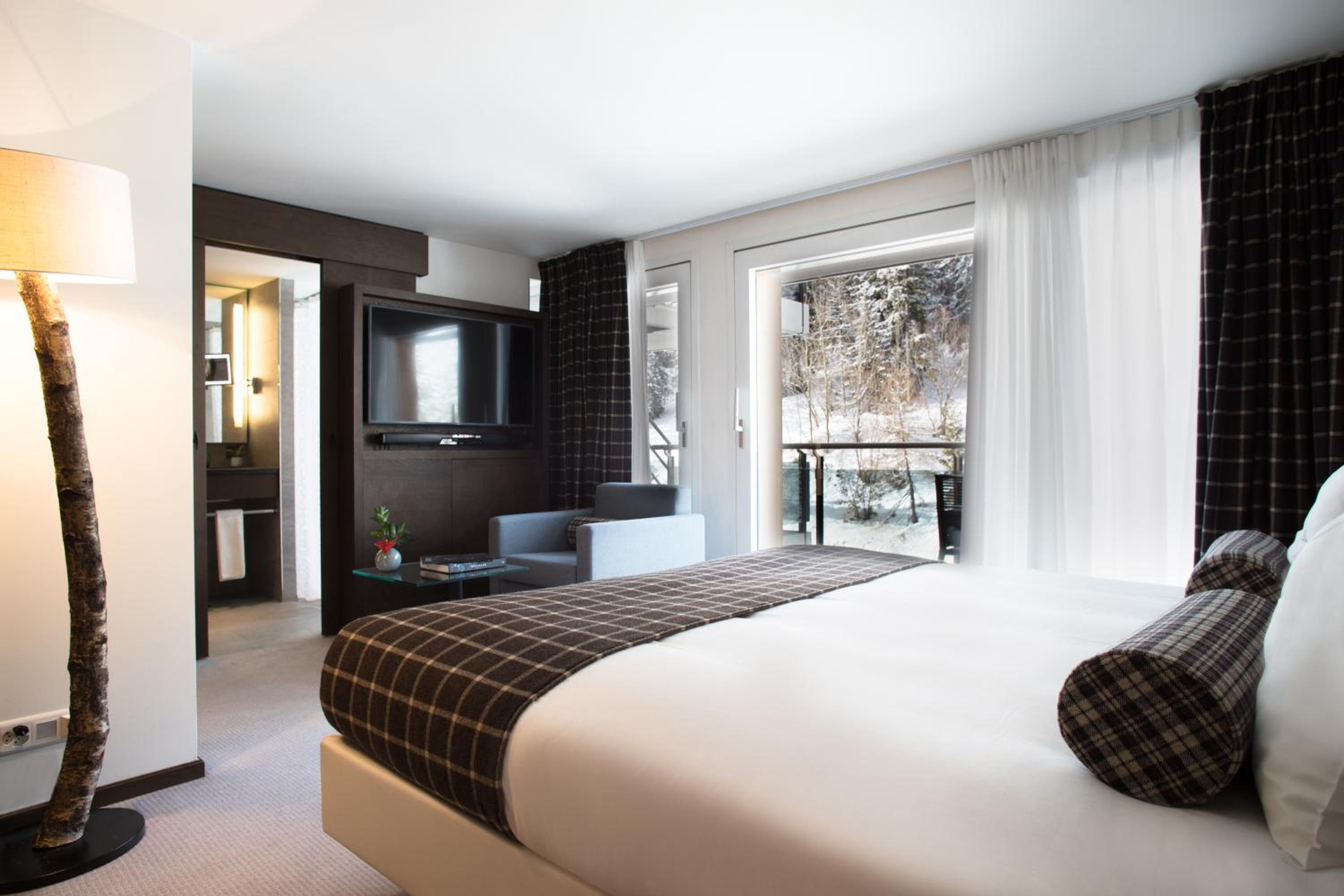 Deluxe Double Room with Forest View photo 3